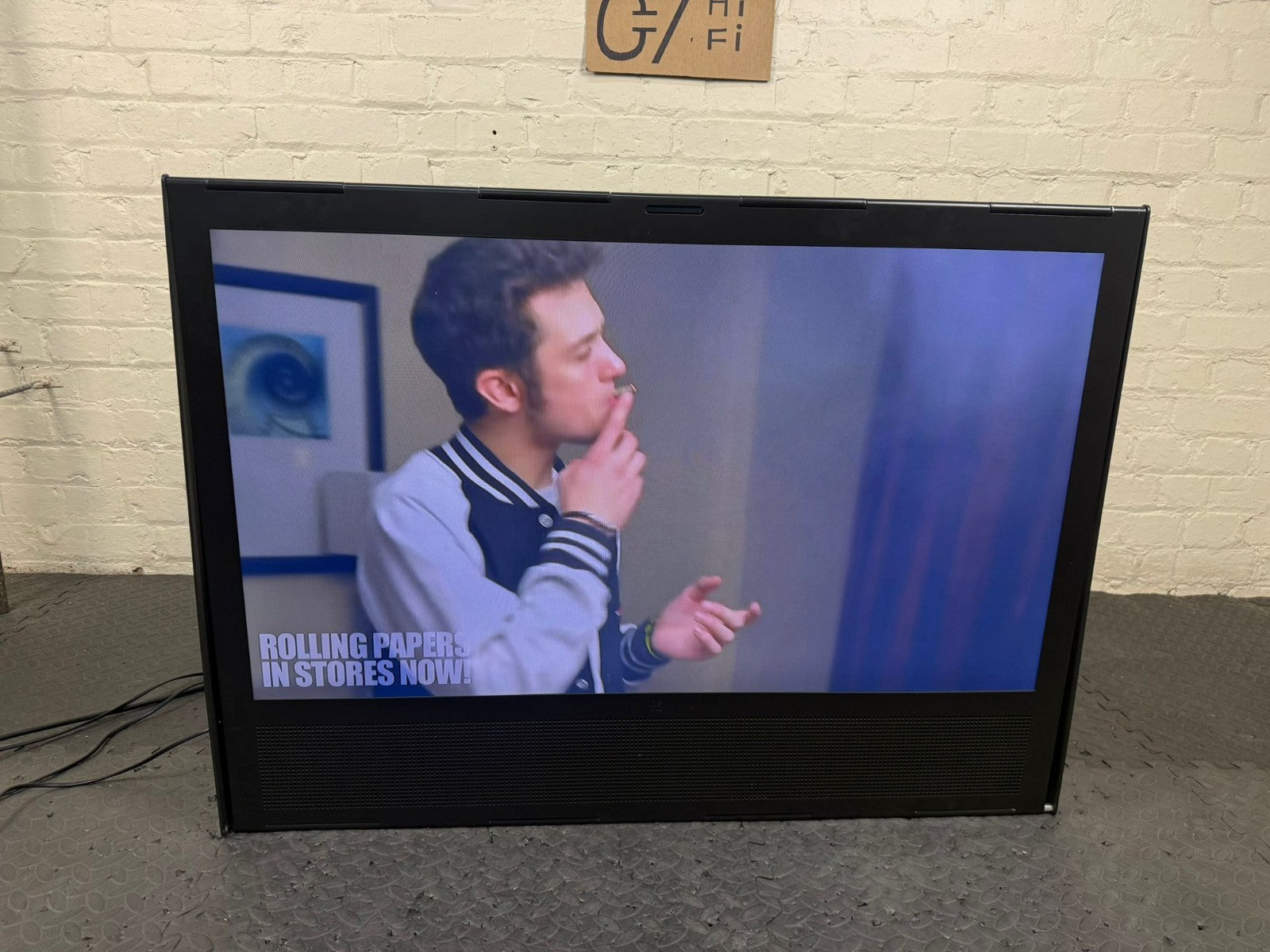 B&O BANG & OLUFSEN BEOPLAY V1 40 INCH TV WITH BEO 4 REMOTE