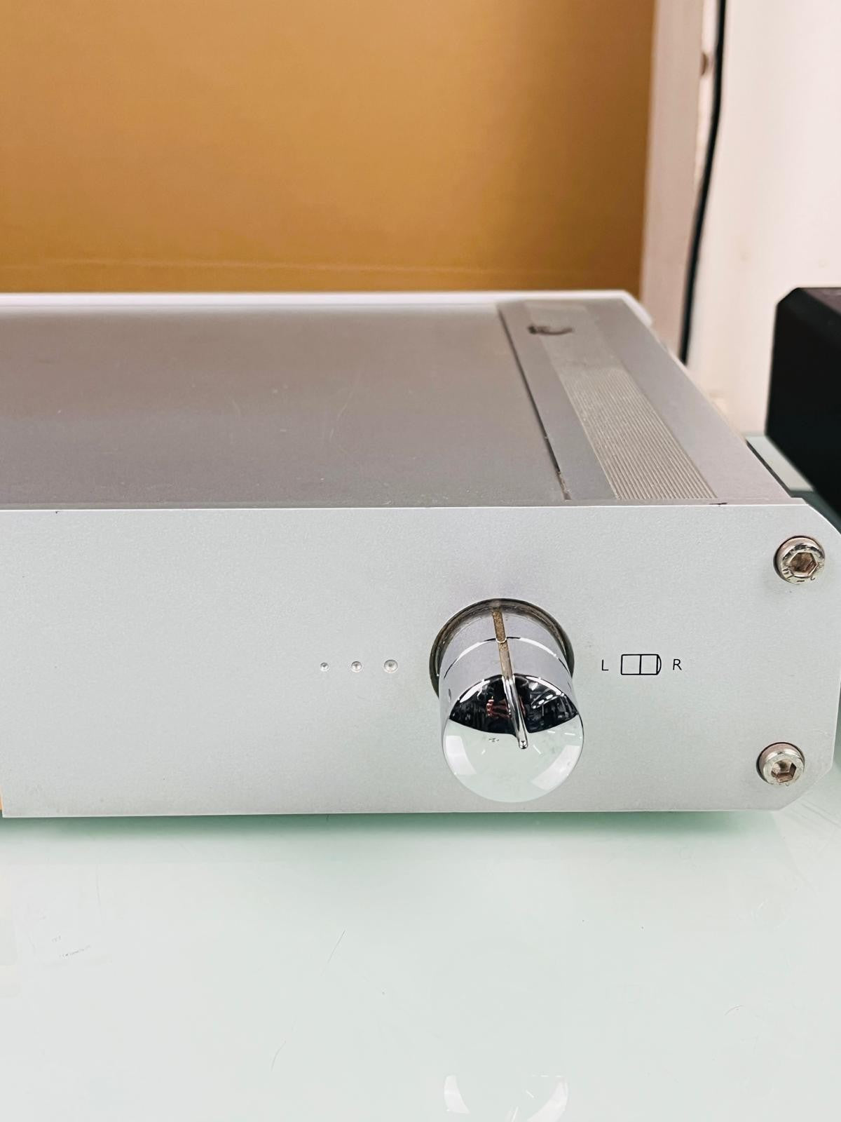 ROKSAN ROK L2 PRE AMPLIFIER WITH ROK DS4 POWER SUPPLY