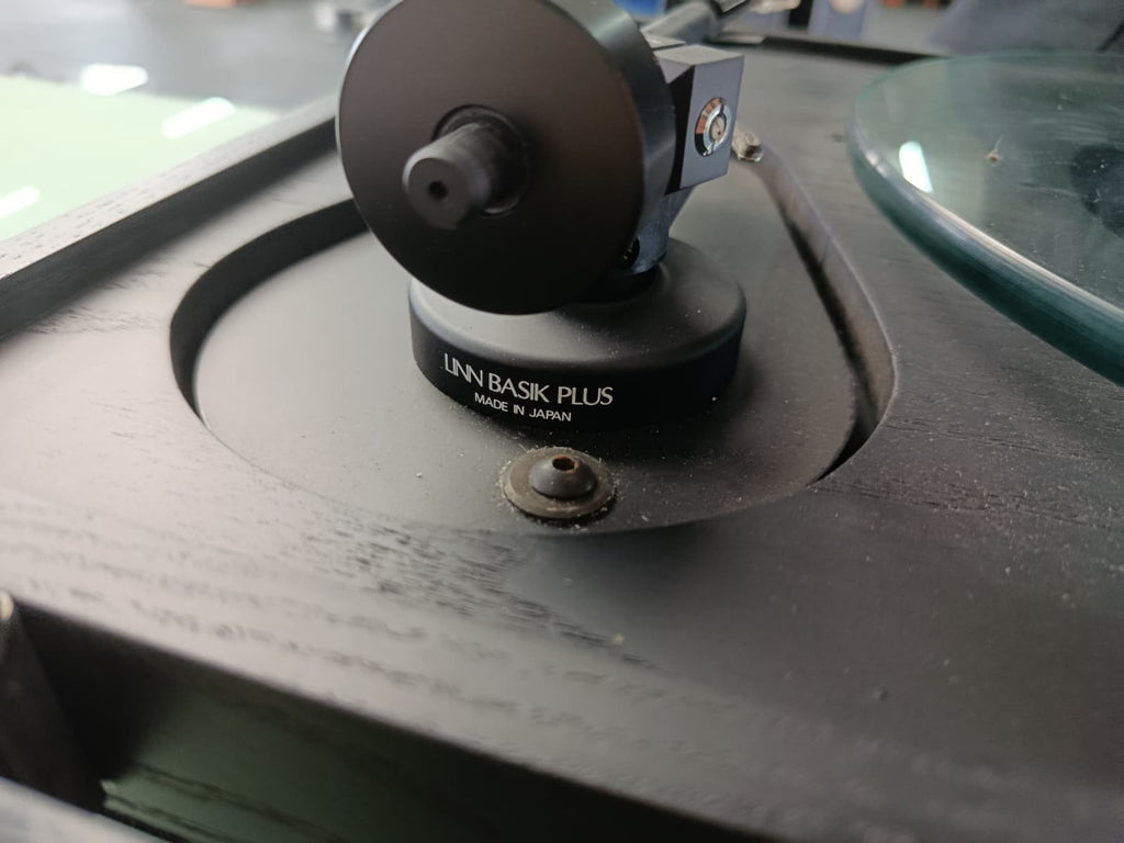 SYSTEMDEK IIX TURNTABLE WITH LINN BASIK PLUS TONEARM