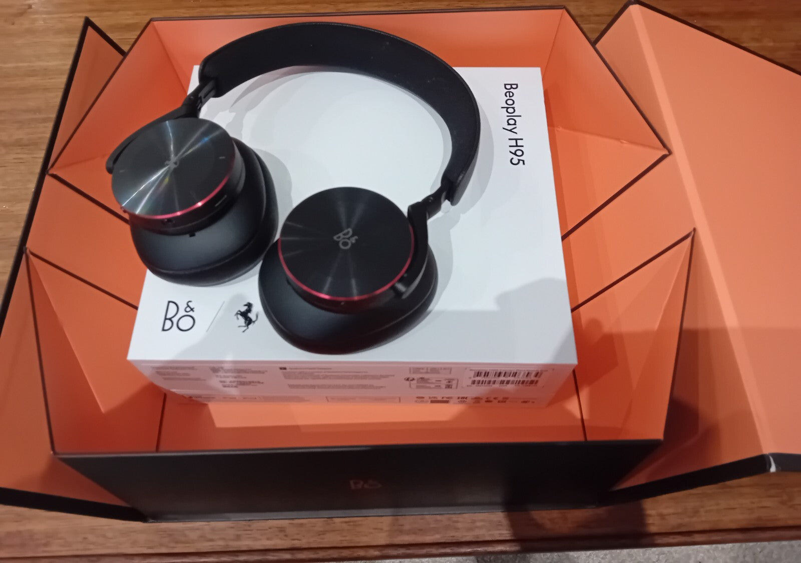 BANG & OLUFSEN BEOPLAY H95 FERRARI LIMITED EDITION