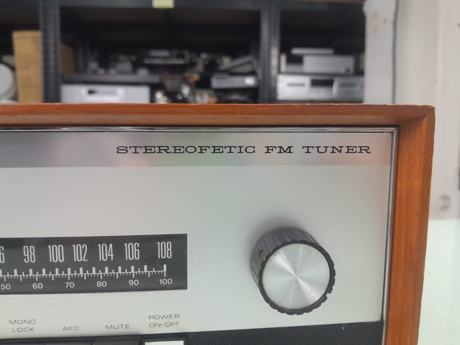LEAK STEREOFETIC FM TUNER