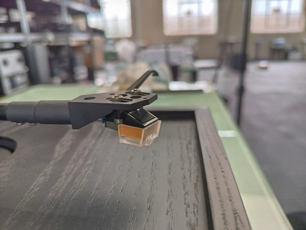 SYSTEMDEK IIX TURNTABLE WITH LINN BASIK PLUS TONEARM