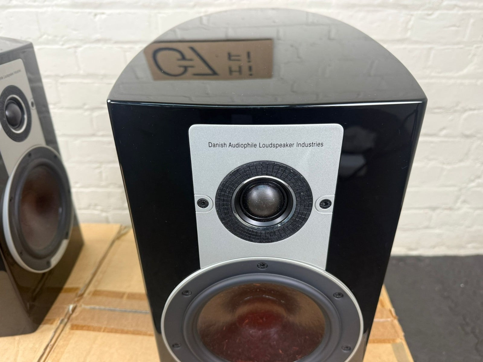 DALI EPICON 2 SPEAKERS WITH DALI STANDS