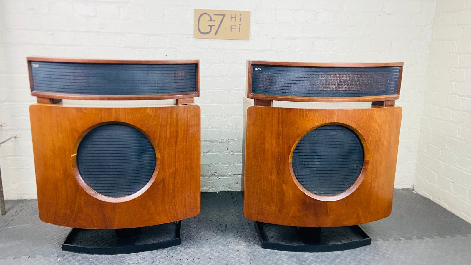 BOWERS & WILKINS  B&W DM 70 SPEAKERS