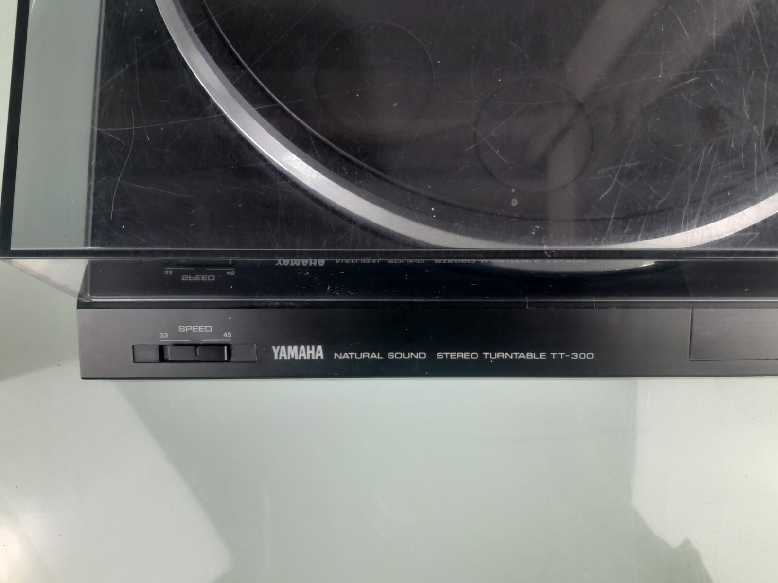 YAMAHA TT 300 NATURAL SOUND STEREO TURNTABLE
