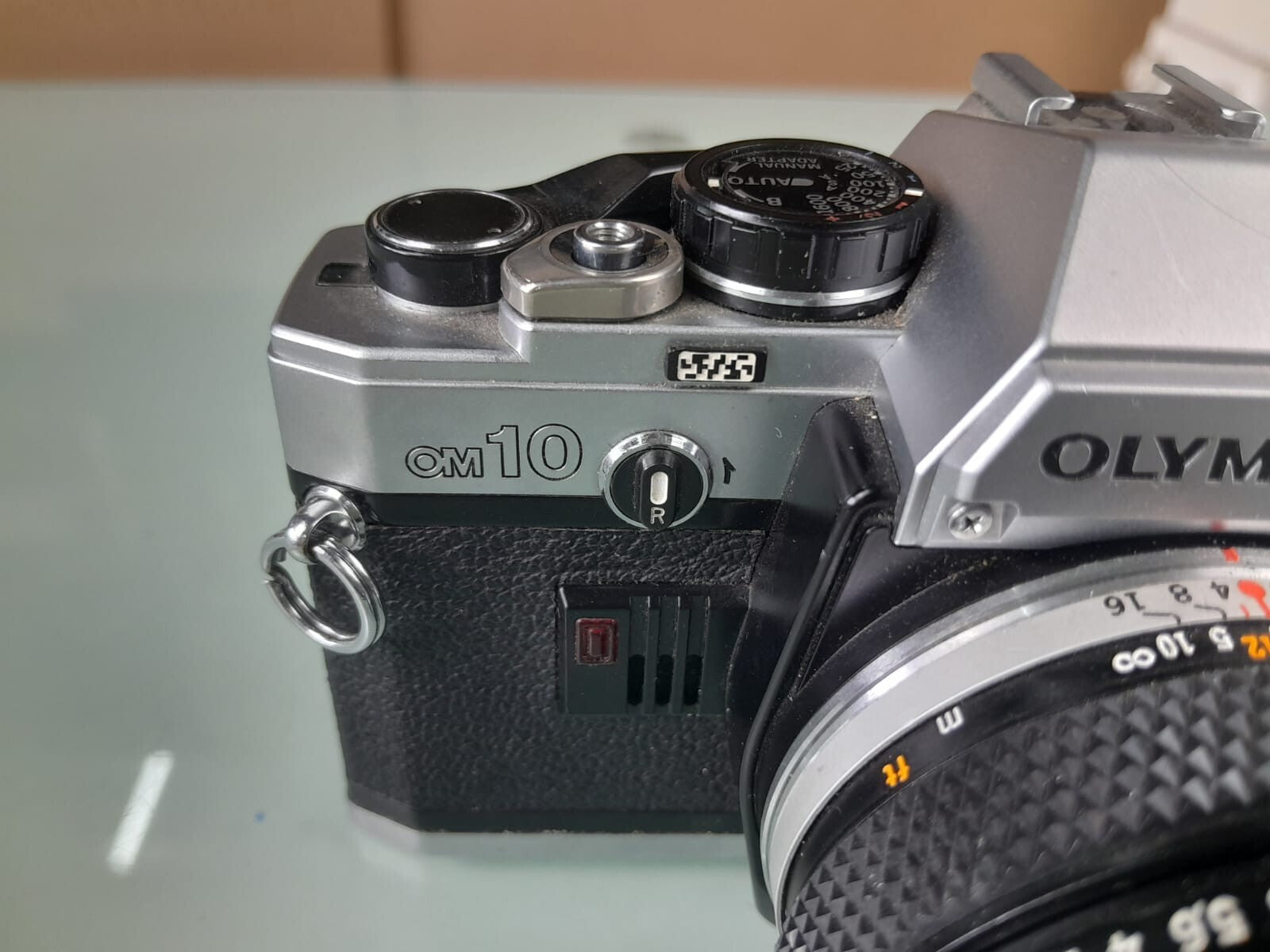 OLYMPUS OM 10 SLR CAMERA WITH ZUIKO MC AUTO-S 1:1.8 F=50MM LENS