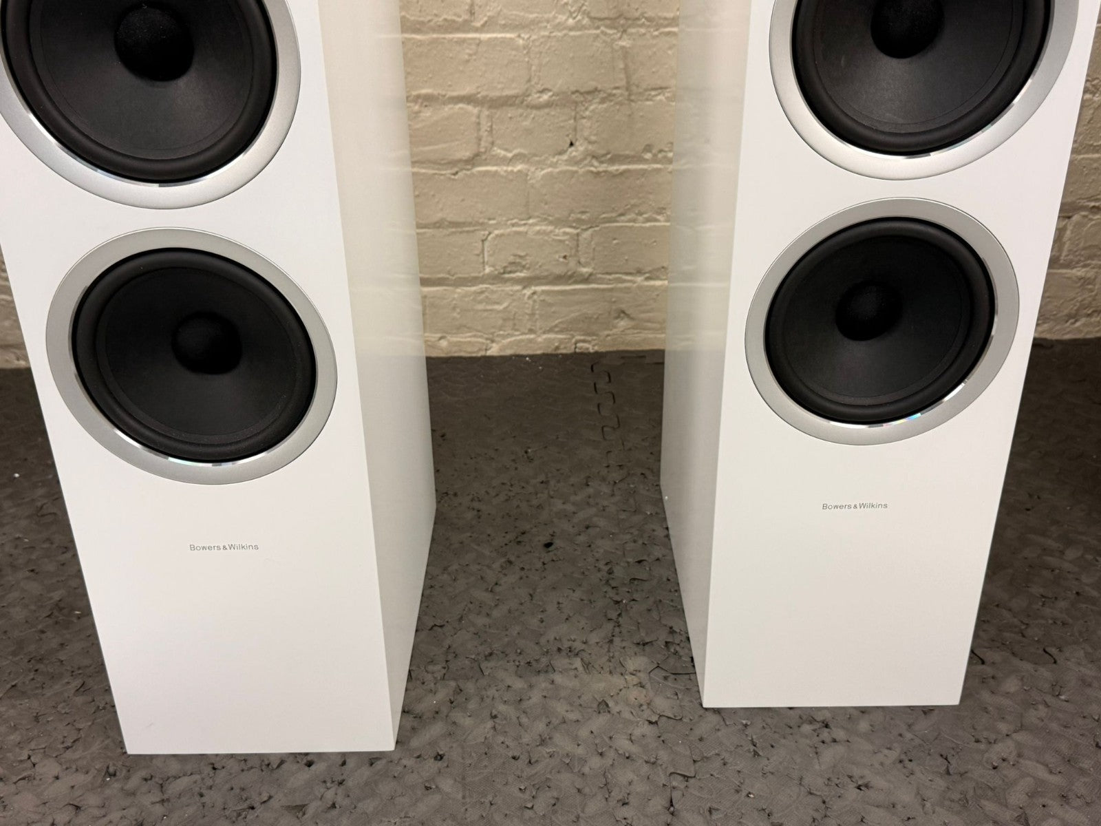BOWERS & WILKINS B&W 702 S2 FLOOR STANDING SPEAKERS