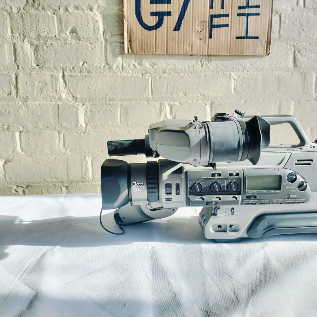 SONY DCR VX9000E DIGITAL VIDEO CAMERA RECORDER 3CCD 20X ZOOM