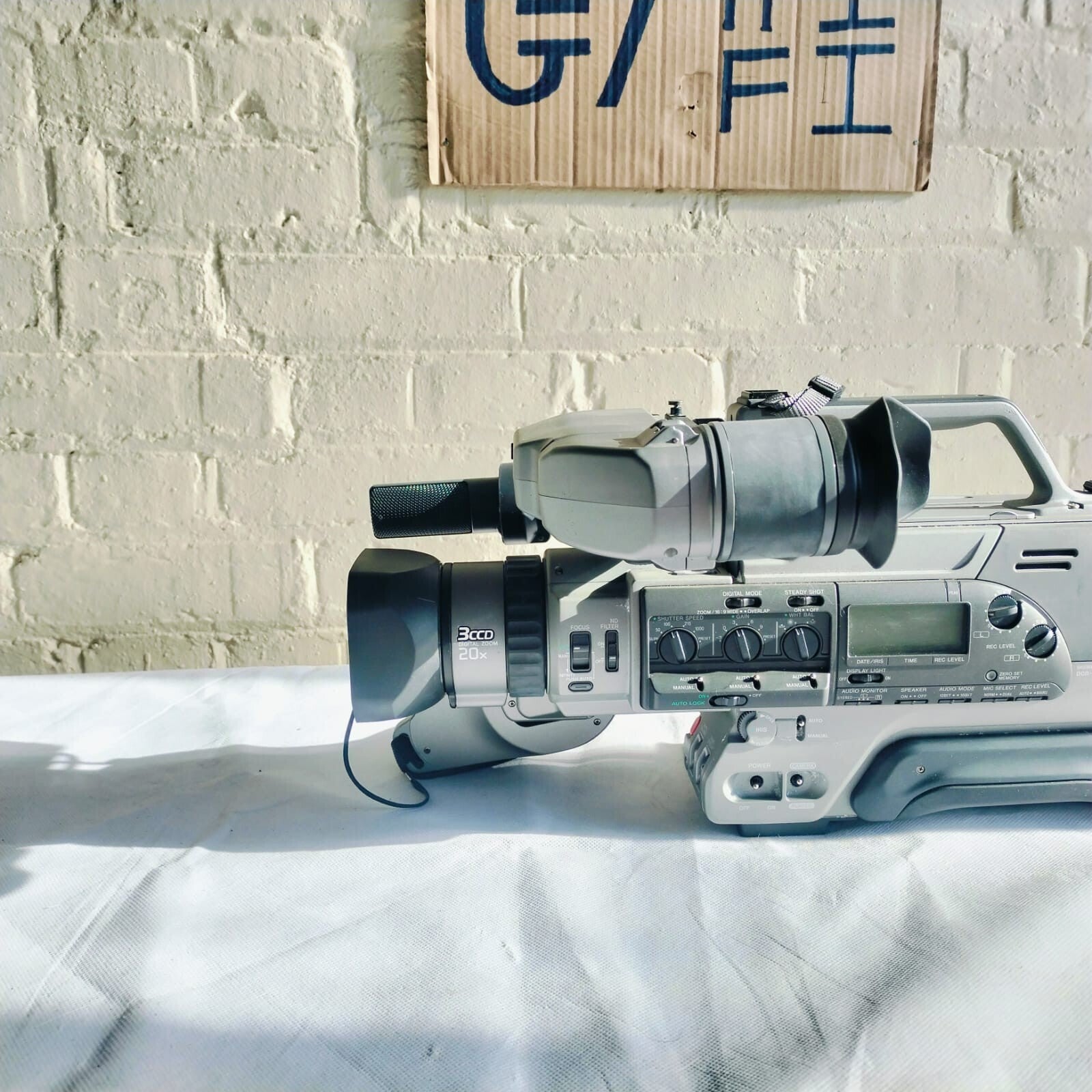 SONY DCR VX9000E DIGITAL VIDEO CAMERA RECORDER 3CCD 20X ZOOM