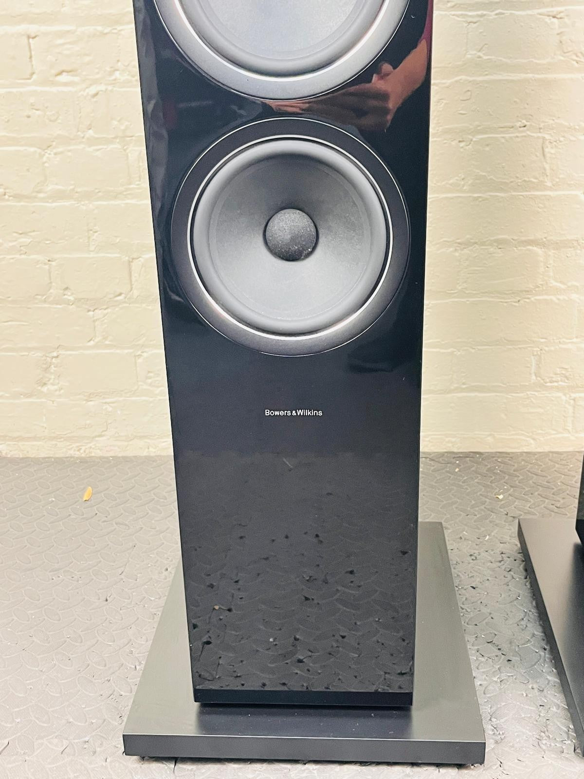 BOWERS & WILKINS B&W 703 S2 FLOORSTANDING SPEAKERS