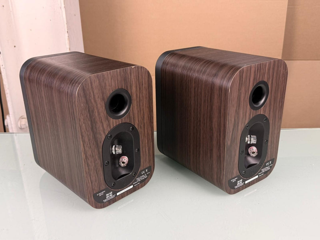 Q ACOUSTICS 3010 SPEAKERS