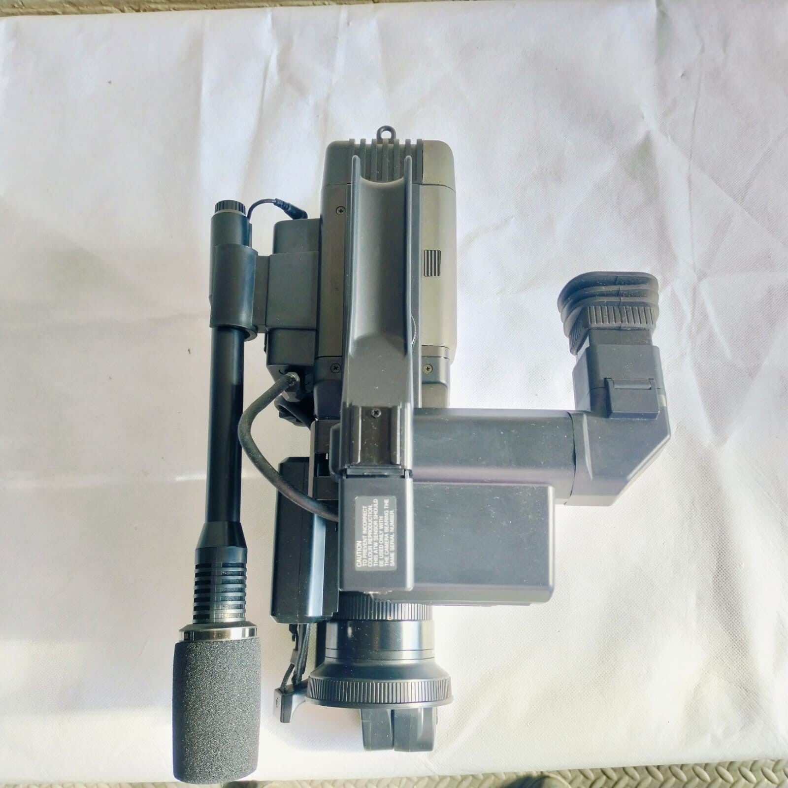 PANASONIC F10 CCD CAMCORDER WITH CASE 8X ZOOM LENS COMPLETE KIT