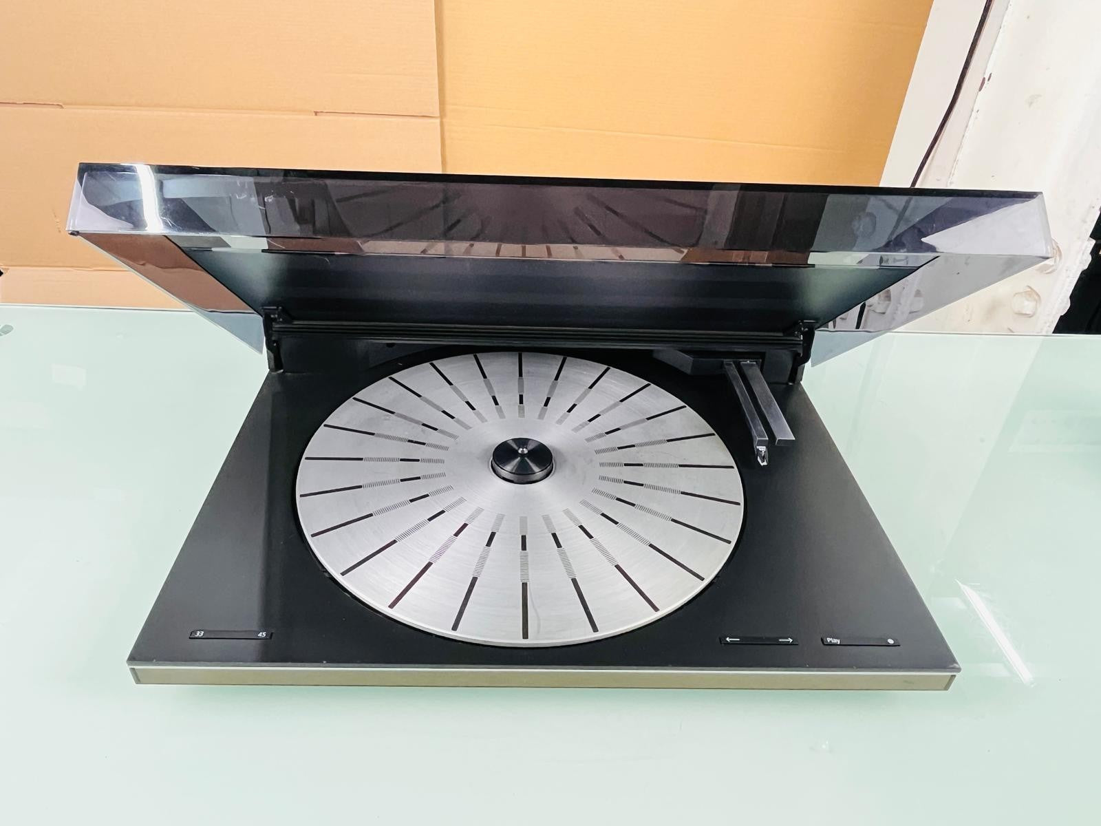 BANG & OLUFSEN B&O BEOGRAM 9000 TURNTABLE WITH MMC 4 CARTRIDGE STYLUS