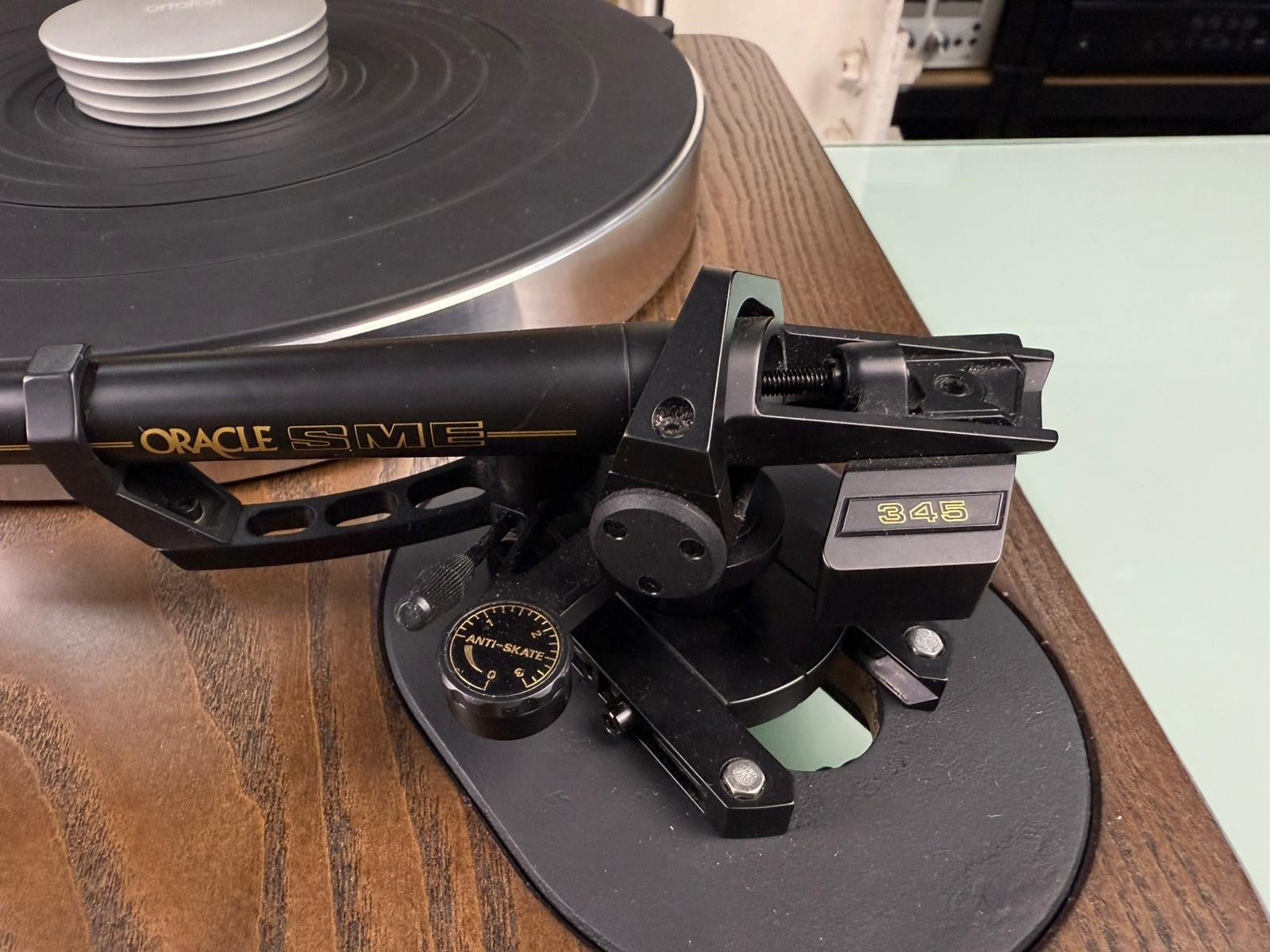 DR FEICKERT VOLARE TURNTABLE WITH ORACLE SME 345 TONEARM & POWER SUPPLY