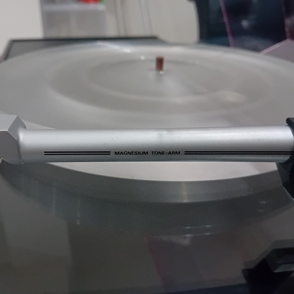 PINK TRIANGLE ANNIVERSARY TURNTABLE SME SERIES IV 4 TONEARM ORTOFON MC VIVO