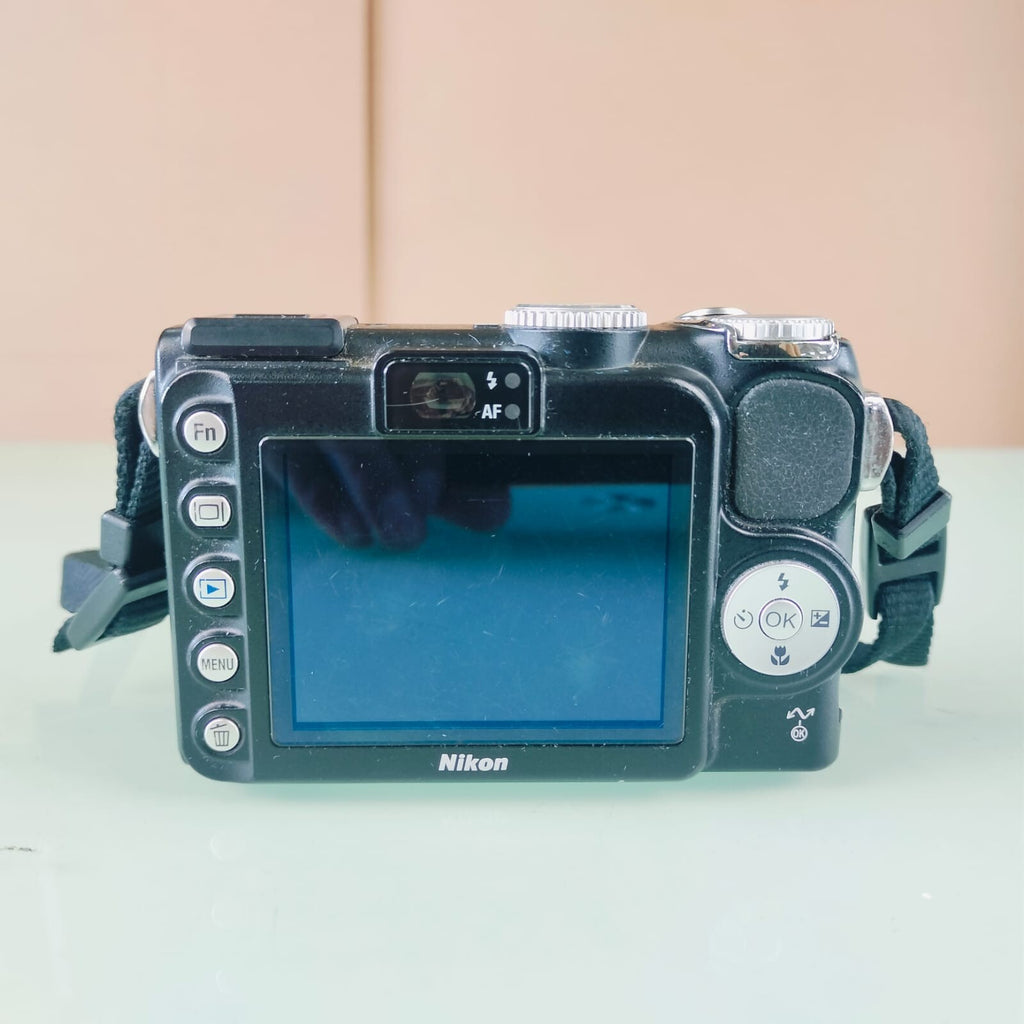 NIKON COOLPIX P5000 10MP DIGITAL CAMERA NIKKOR 3.5X OPTICAL ZOOM 7.5-26.3MM LENS