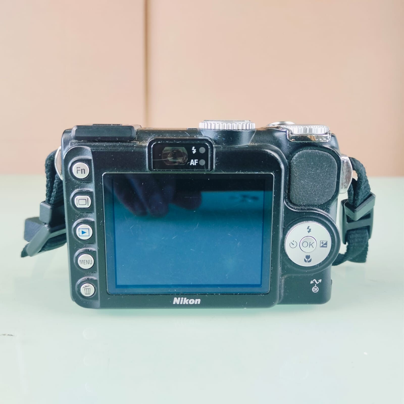 NIKON COOLPIX P5000 10MP DIGITAL CAMERA NIKKOR 3.5X OPTICAL ZOOM 7.5-26.3MM LENS