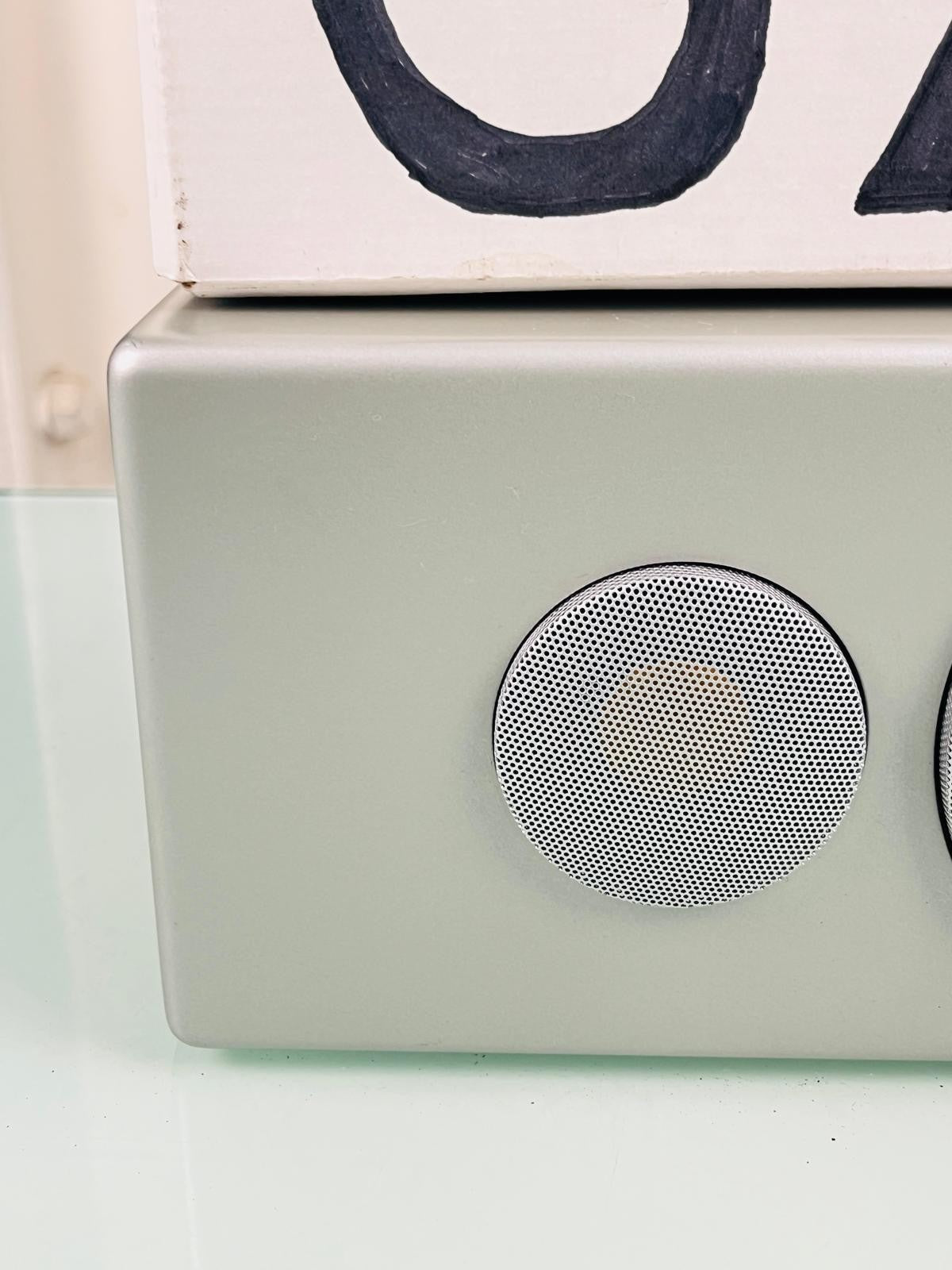 MONITOR AUDIO RADIUS 180 CENTER SPEAKER WITH WALL BRACKET