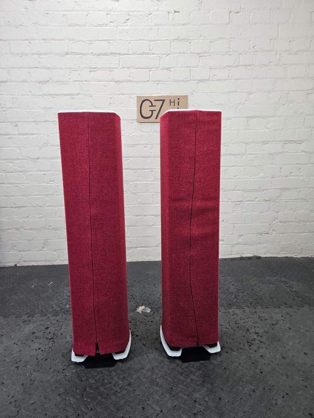 LINN 520 EXAKT SERIES 5 FLOOR STANDING SPEAKERS WITH WHITE STANDS