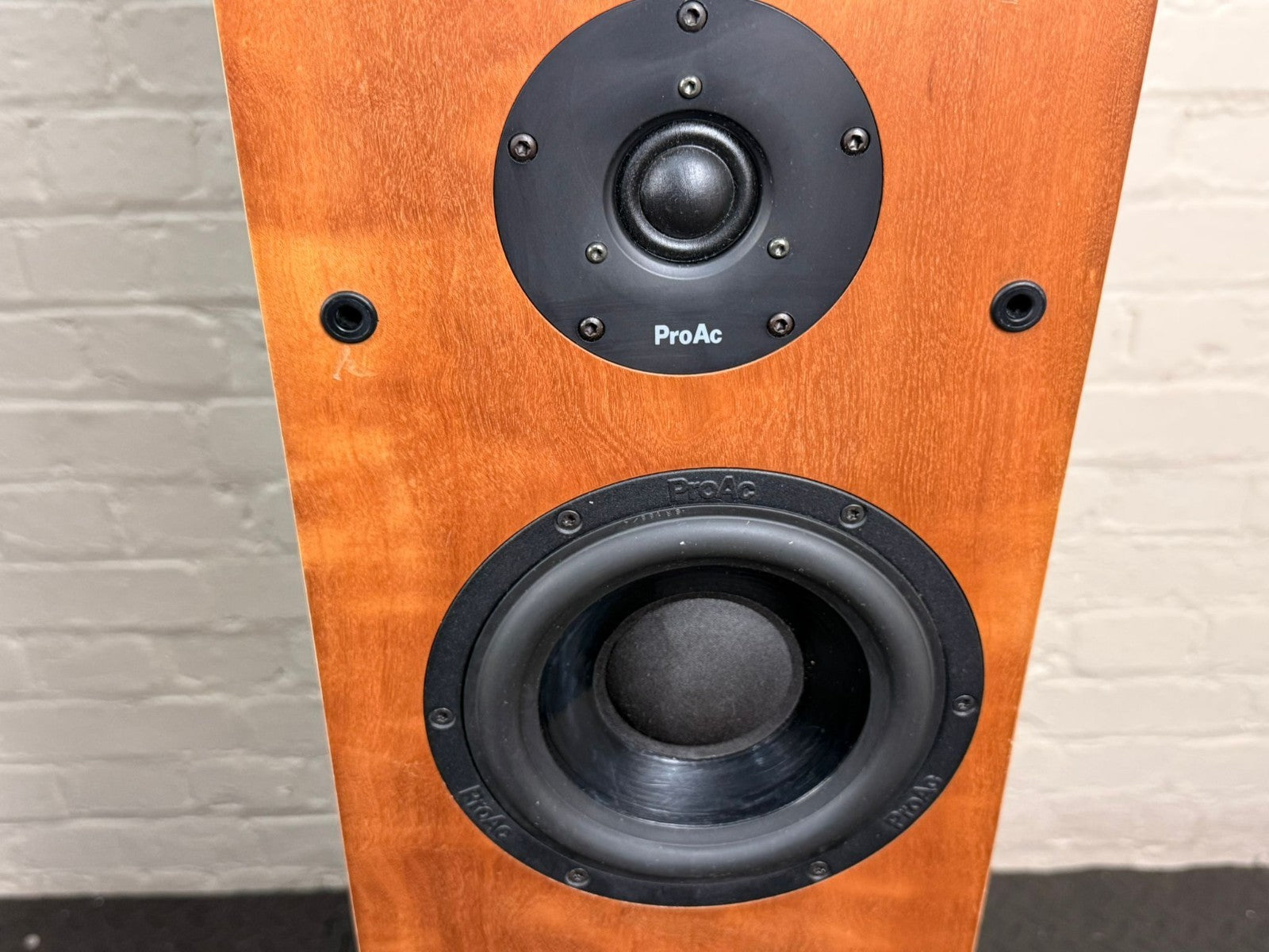 PROAC RESPONSE D THIRTY EIGHT 38 FLOOR STANDING SPEAKERS