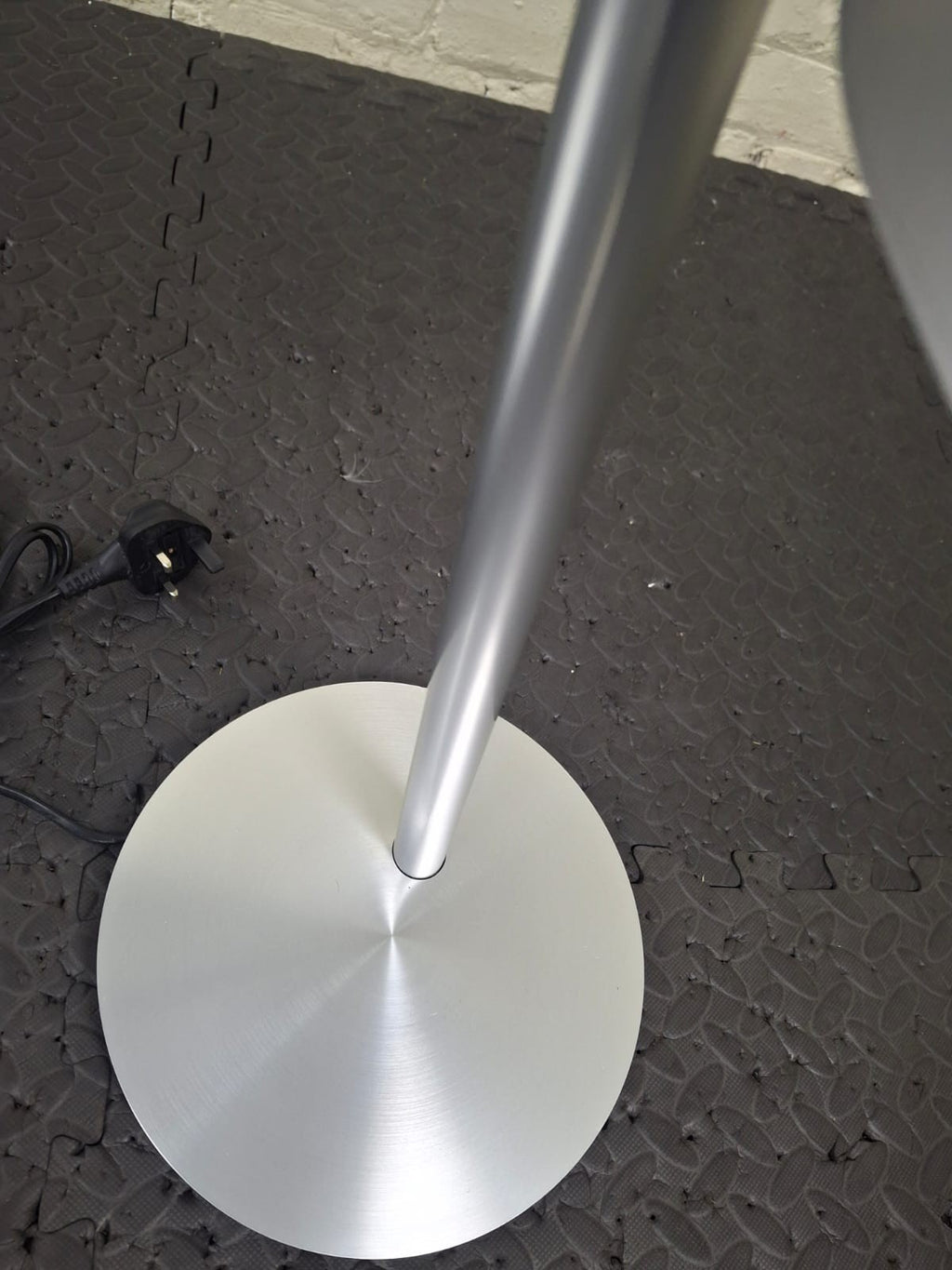 BANG & OLUFSEN BEOLAB 17 BROKEN ICE WHITE WITH FLOOR STANDS