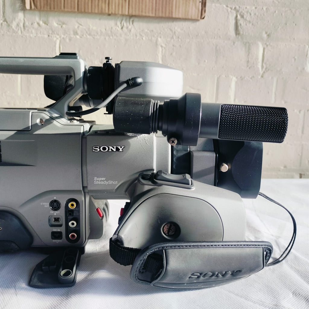 SONY DCR VX9000E DIGITAL VIDEO CAMERA RECORDER 3CCD 20X ZOOM