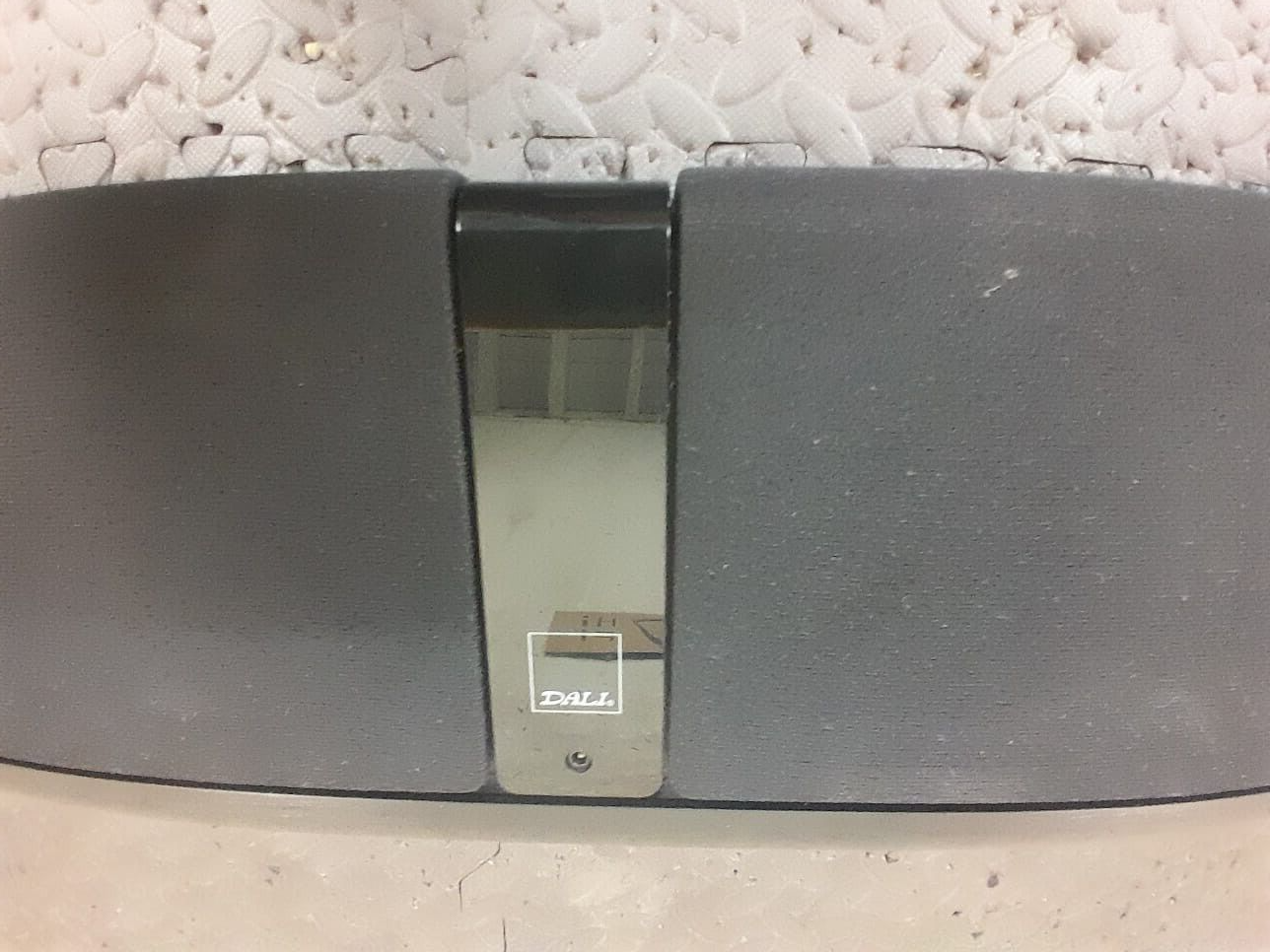 DALI KUBIK ONE SOUNDBAR WITH REMOTE