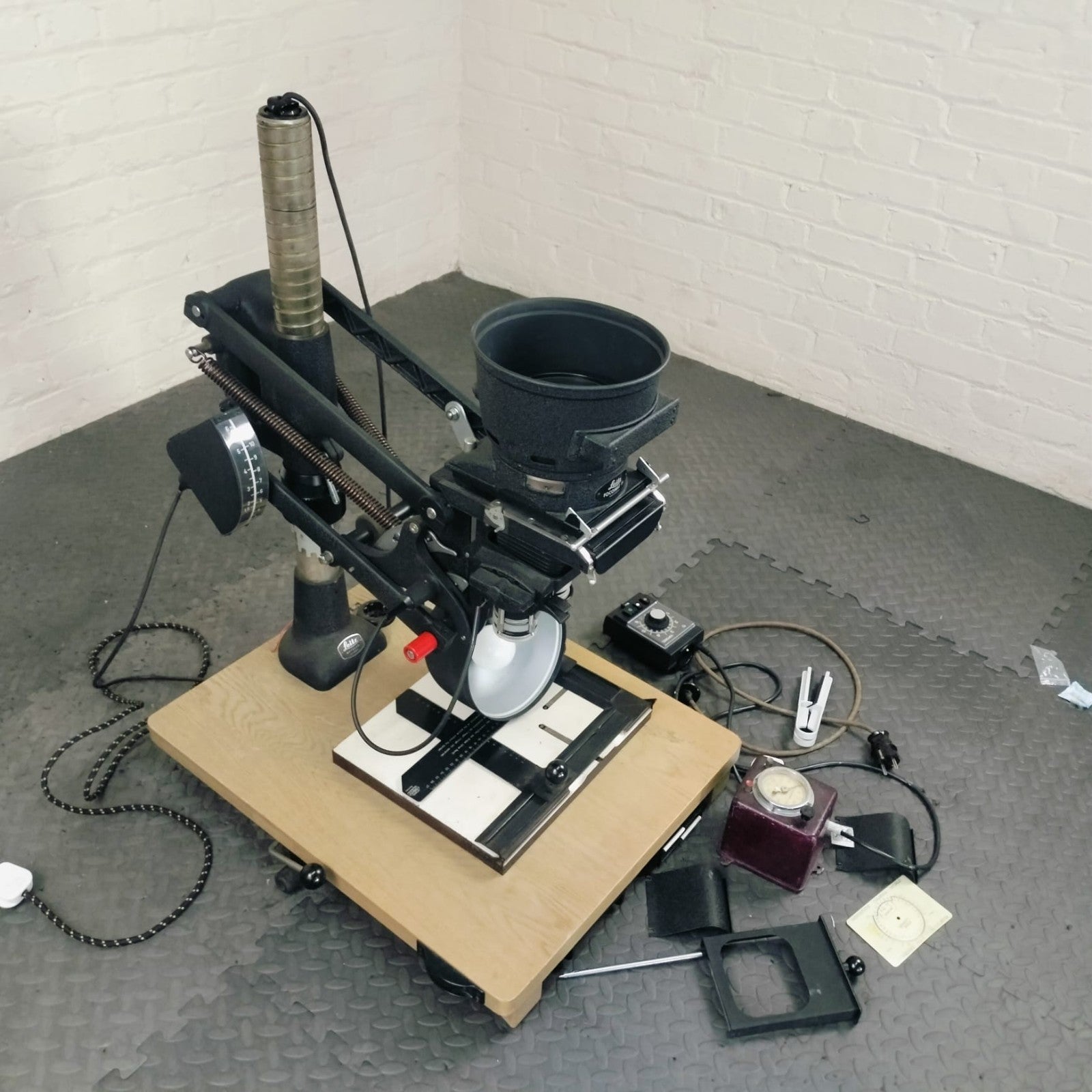 LEITZ FOCOMAT IIC DARKROOM ENLARGER LEICA PHOTOGRAPHY EQUIPMENT