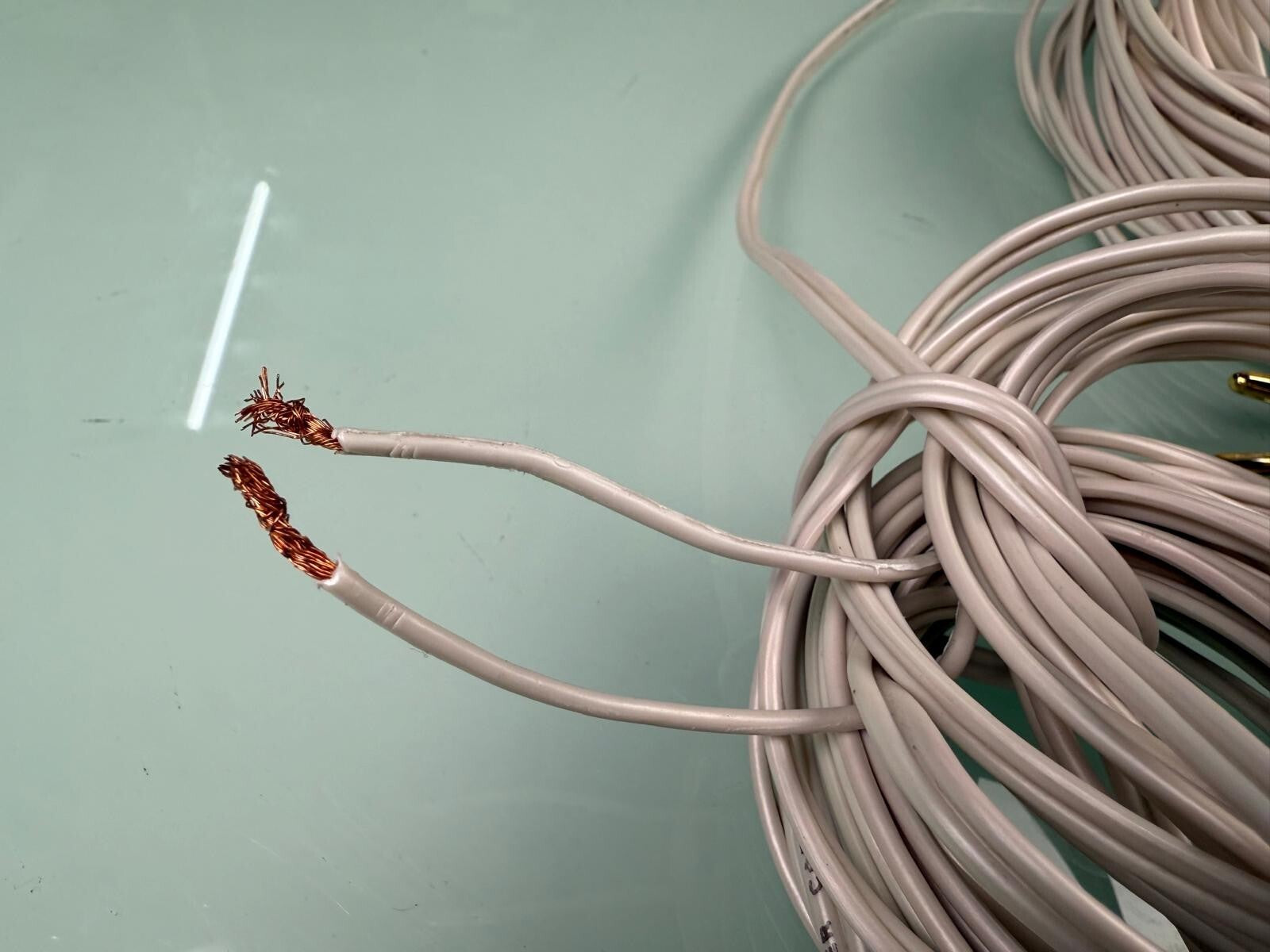 QED MICRO HIGH TECHNOLOGY SPEAKER CABLE