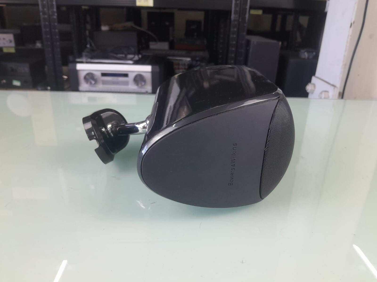 B&W BOWERS & WILKINS M 1 SINGLE CENTER SPEAKER WITH WALL BRACKET