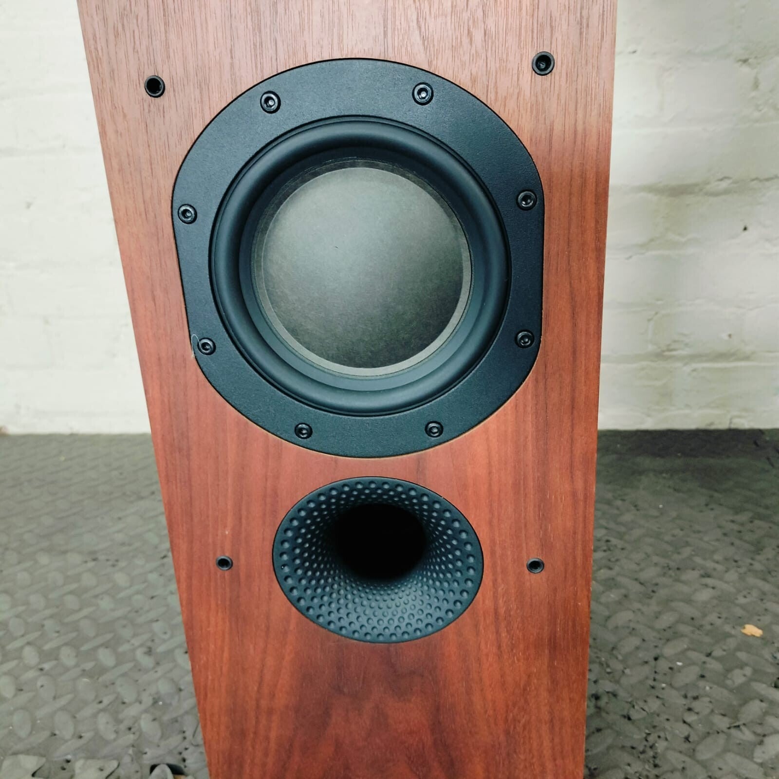 BOWERS & WILKINS B&W 703 FLOOR STANDING SPEAKERS
