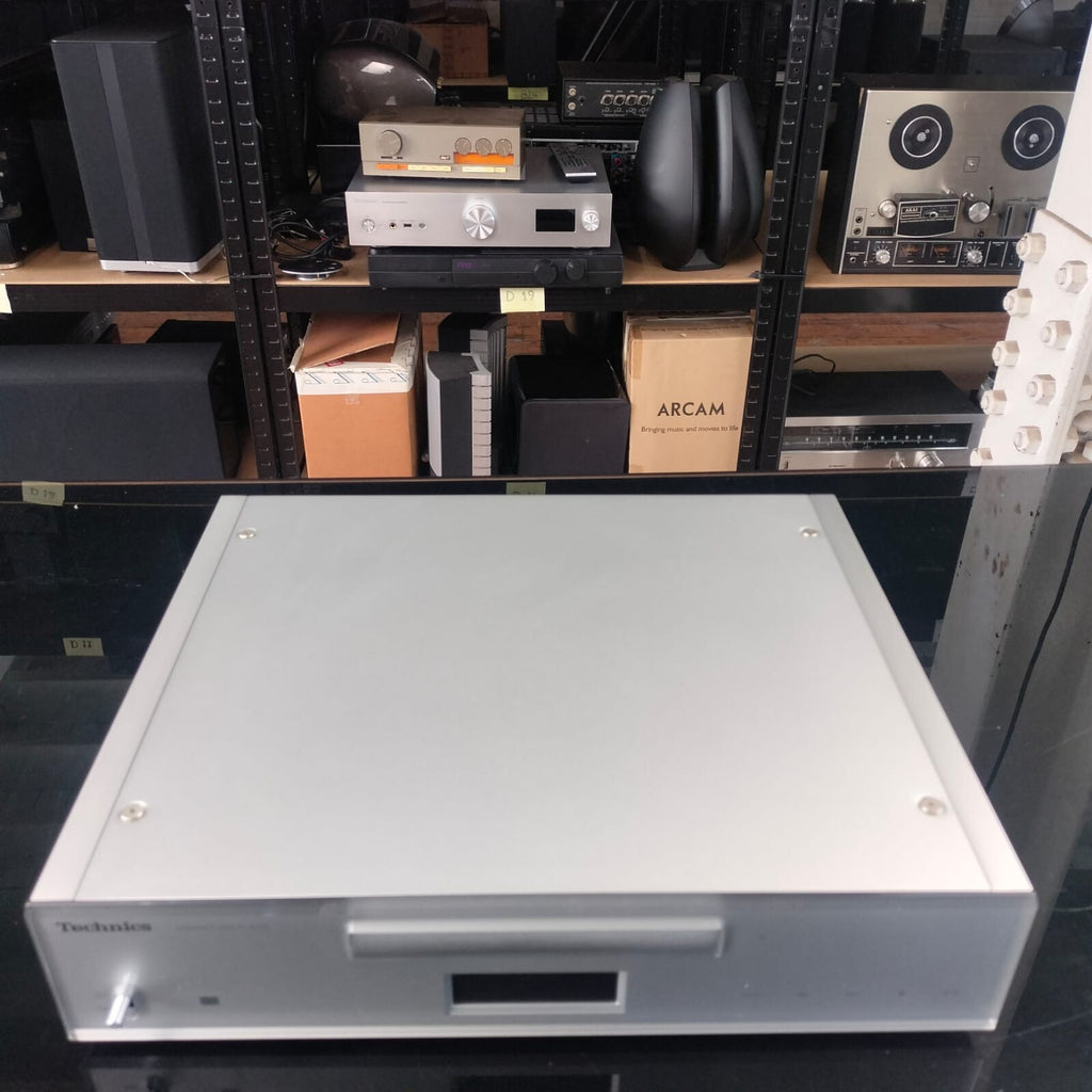 Technics SL-C700 CD Player With Remote