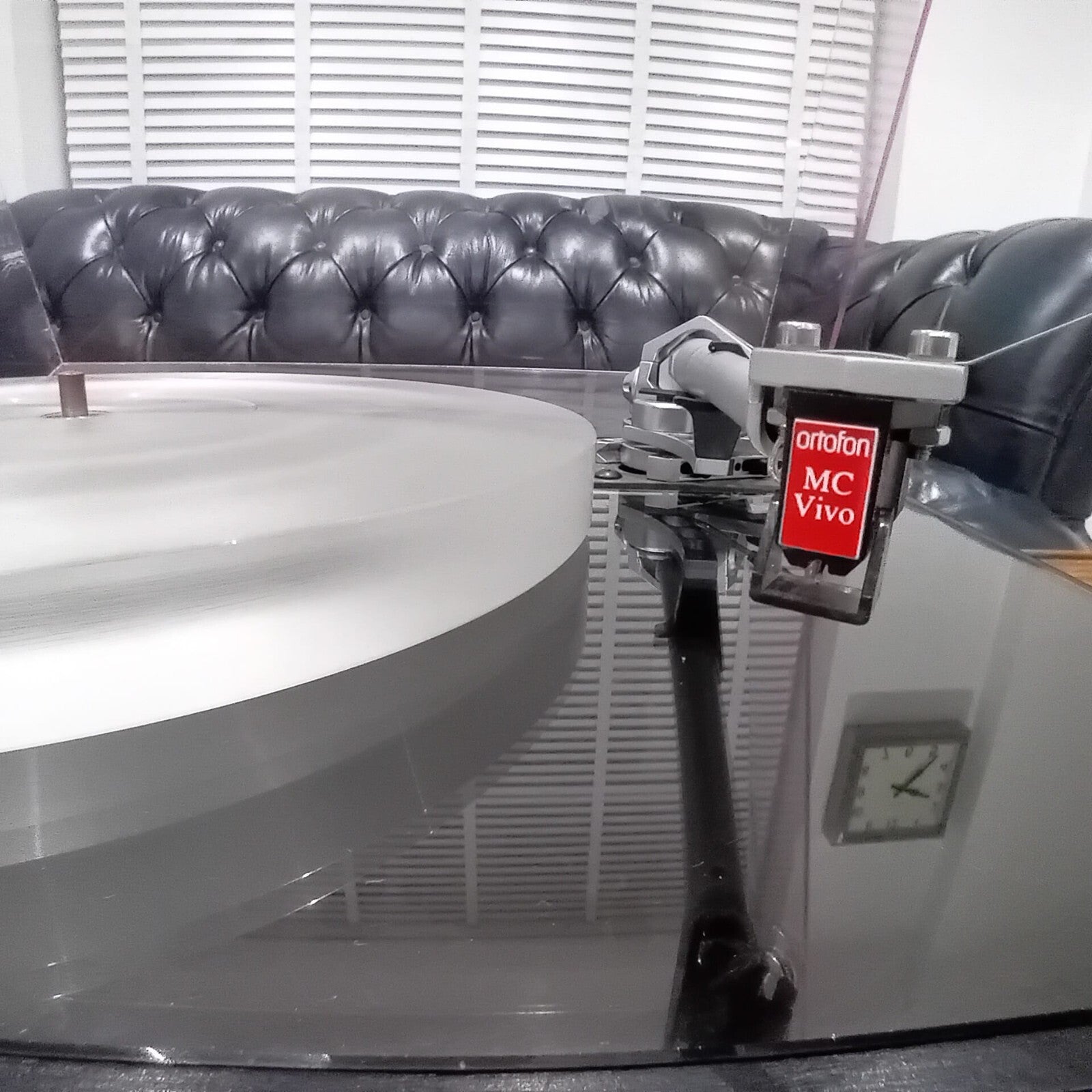 PINK TRIANGLE ANNIVERSARY TURNTABLE SME SERIES IV 4 TONEARM ORTOFON MC VIVO