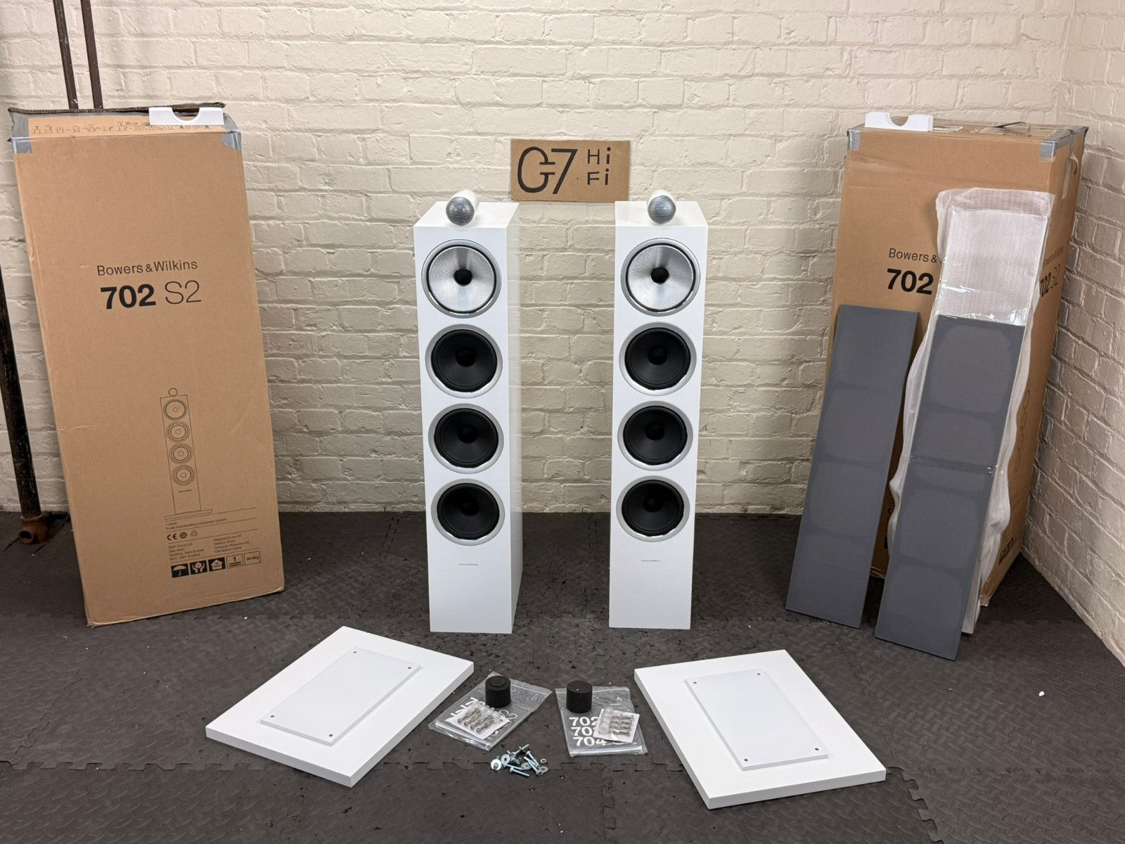 BOWERS & WILKINS B&W 702 S2 FLOOR STANDING SPEAKERS