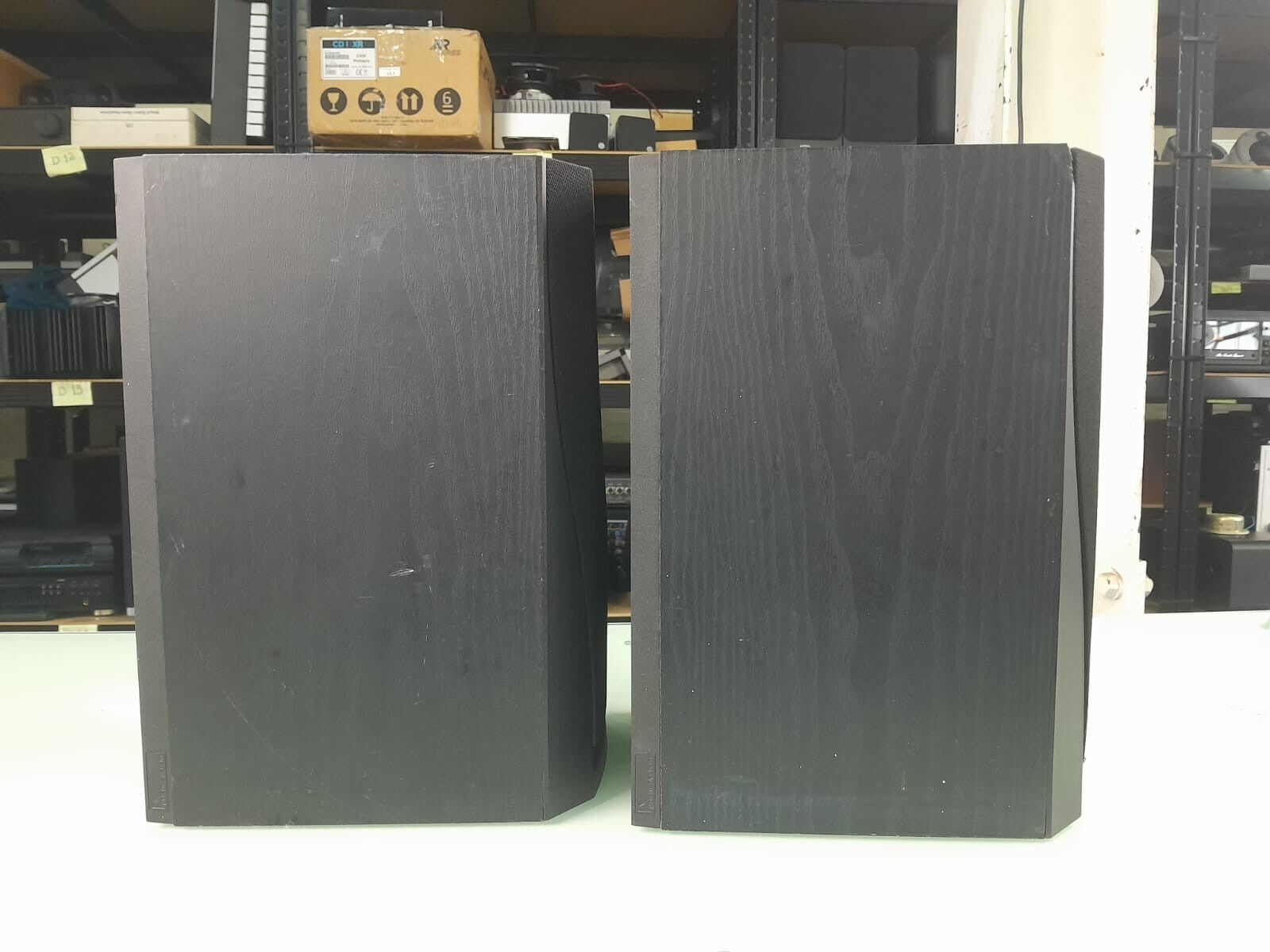 BOWERS & WILKINS DM302 B&W SPEAKERS
