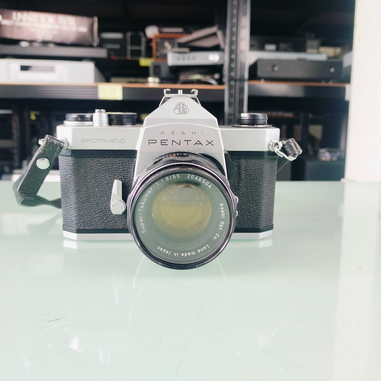 ASAHI PENTAX SPOTMATIC SP SLR CAMERA SUPER-TAKUMAR 1:1.8 / 55MM