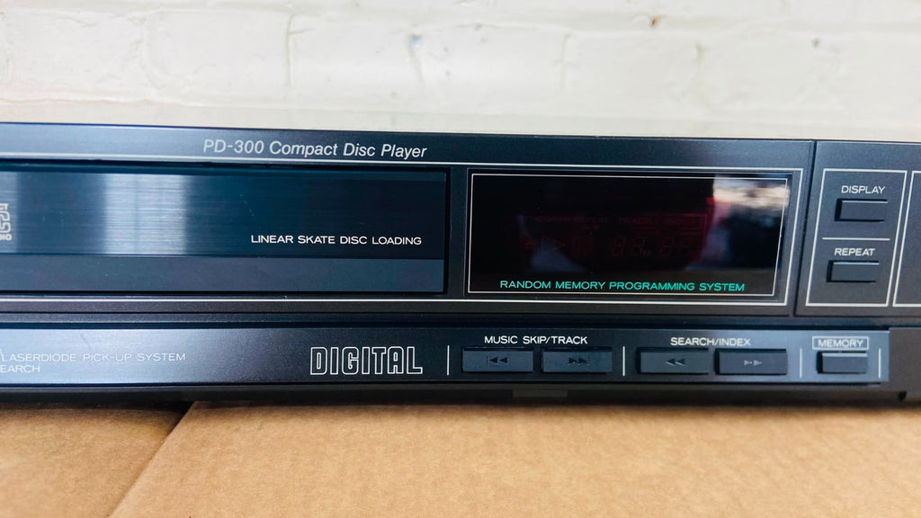 TEAC PD 300 CD PLAYER