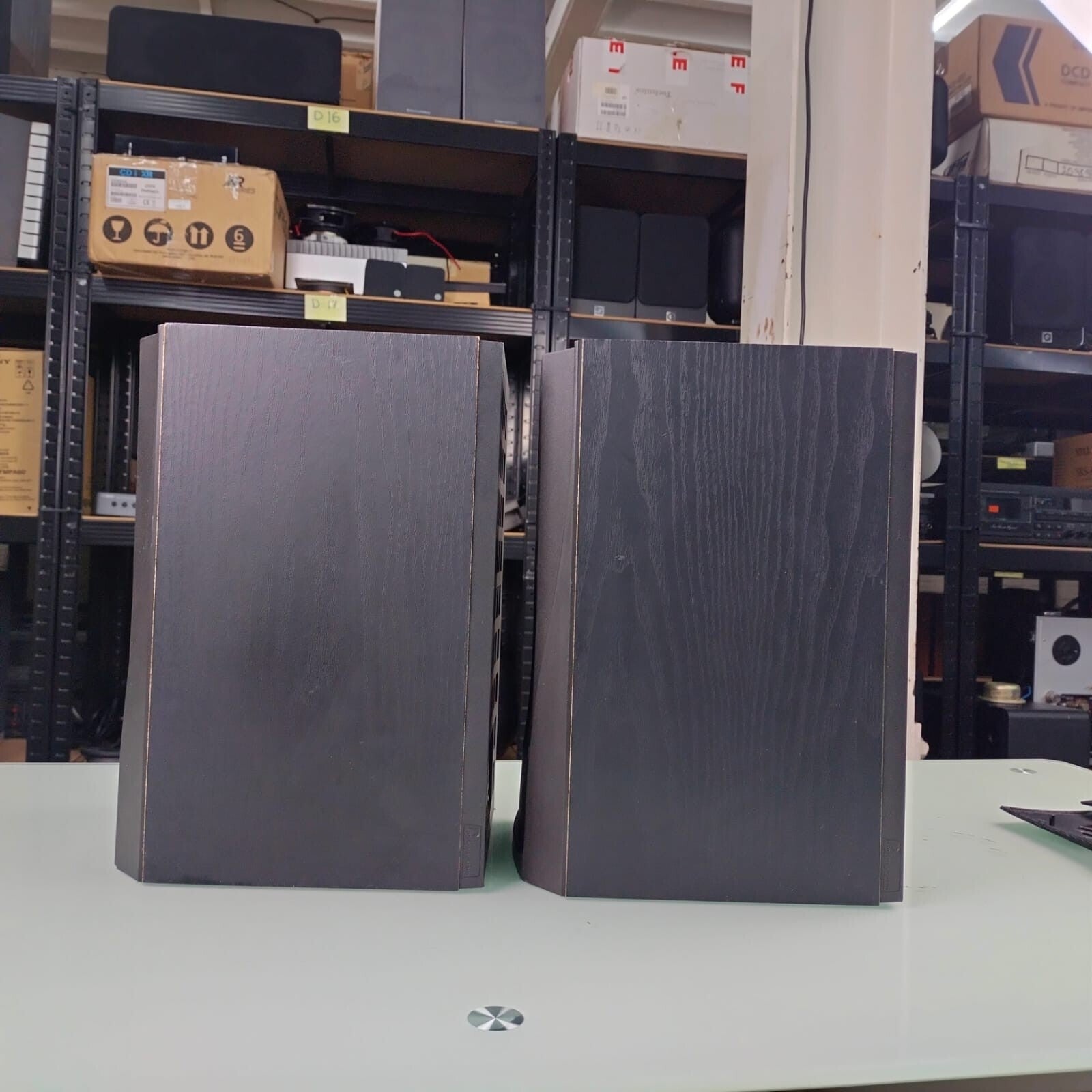 BOWERS & WILKINS B&W SPEAKERS
