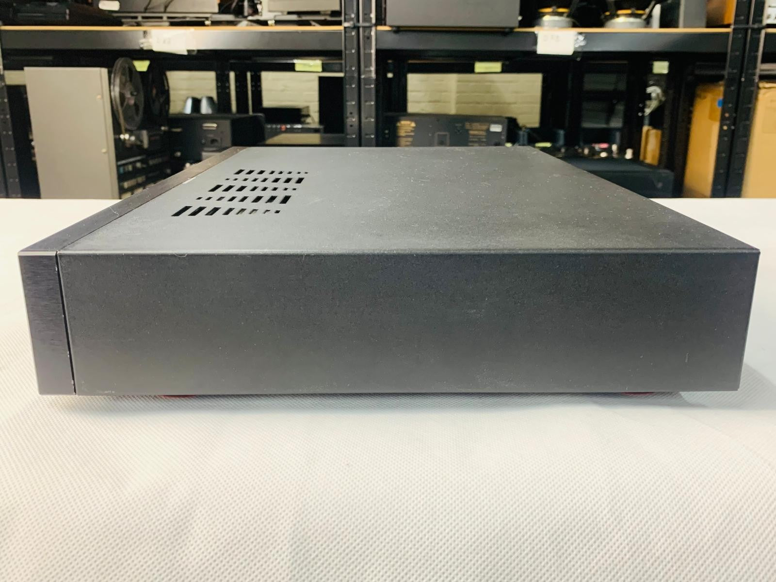 TAG MCLAREN AVANTGRADE THEATRE AV32R SL PRE AMPLIFIER