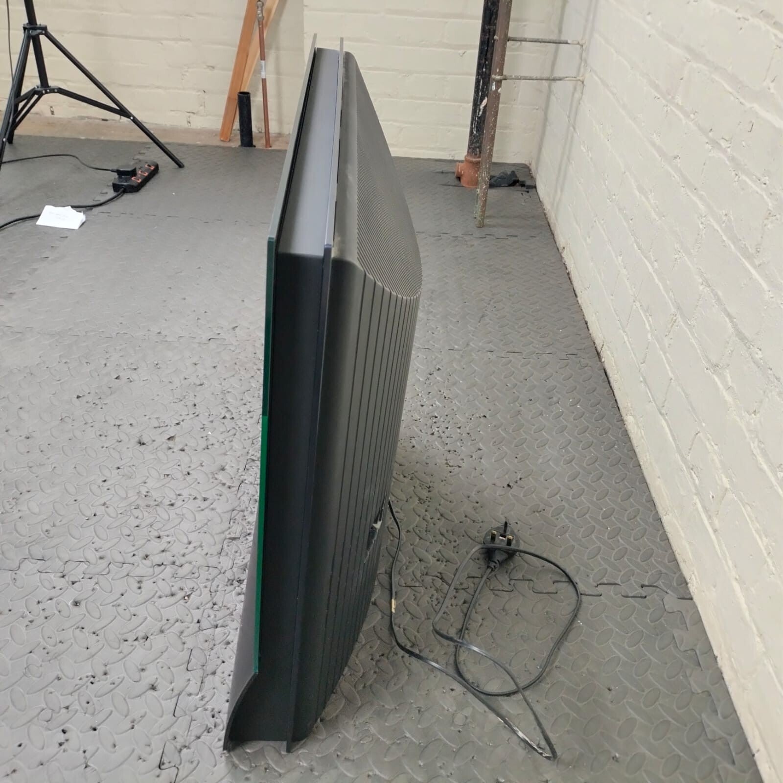 BANG & OLUFSEN B&O BEOCENTER 6 26 INCH TV