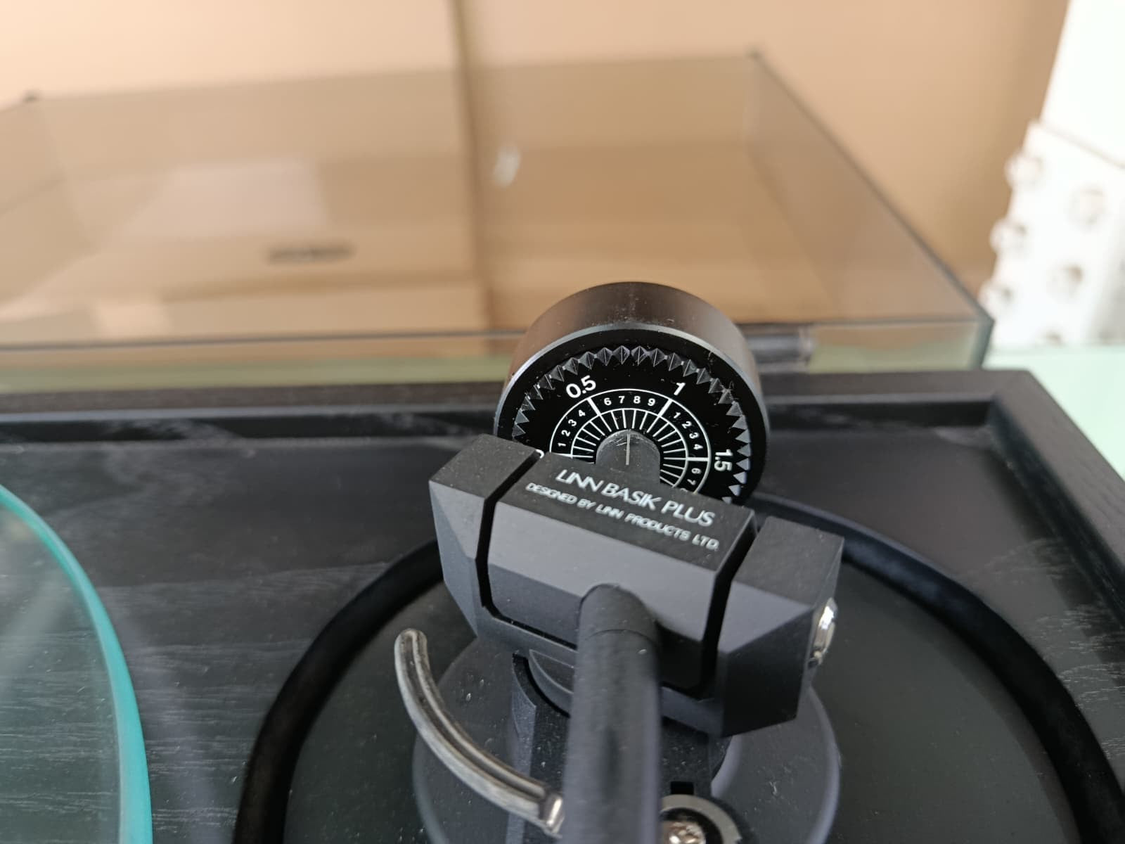 SYSTEMDEK IIX TURNTABLE WITH LINN BASIK PLUS TONEARM