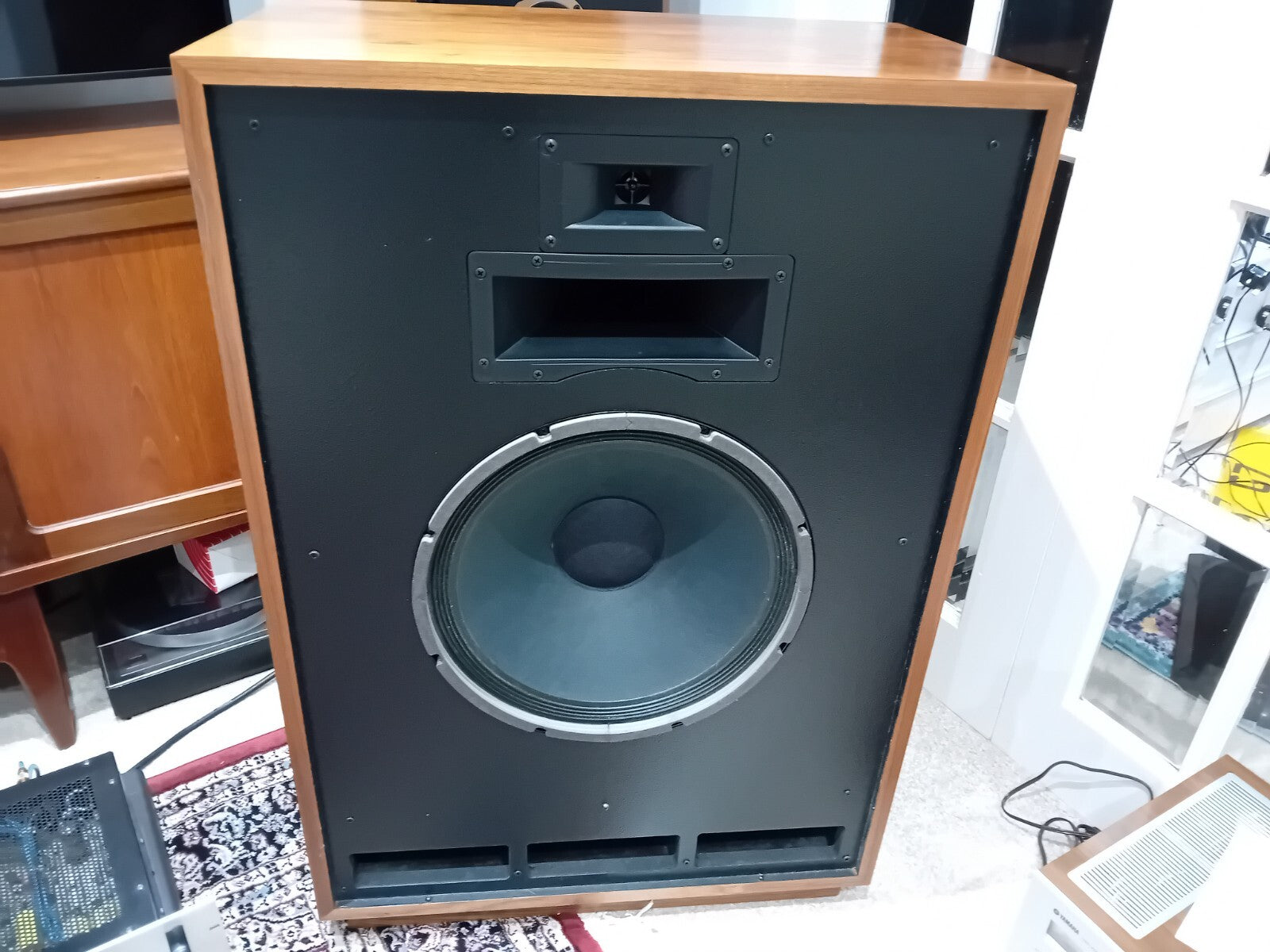 KLIPSCH CORNWAL III 3 WALNUT FLOOR STANDING SPEAKERS