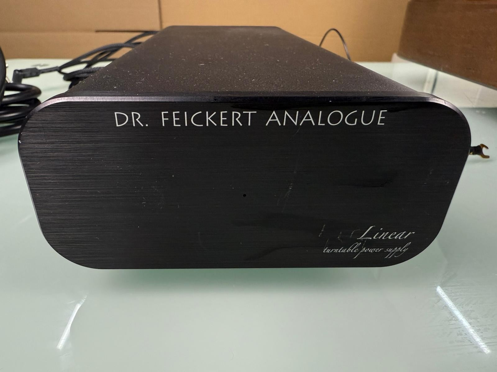 DR FEICKERT VOLARE TURNTABLE WITH ORACLE SME 345 TONEARM & POWER SUPPLY