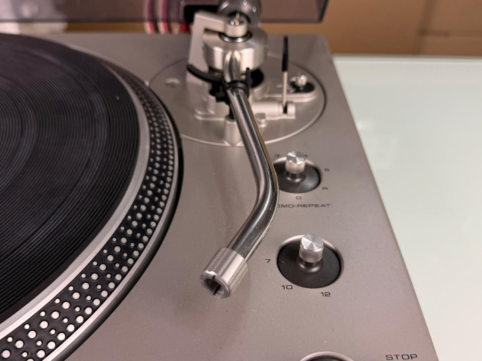 TECHNICS SL 1300 DIRECT DRIVE AUTOMATIC PLAYER SYSTEM TURNTABLE