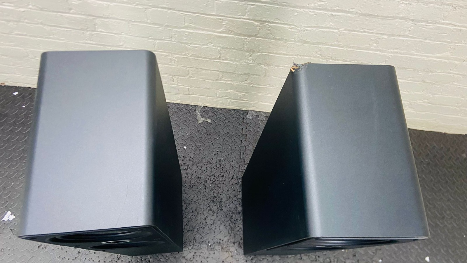 Q ACOUSTICS 2050i FLOOR STANDING SPEAKERS