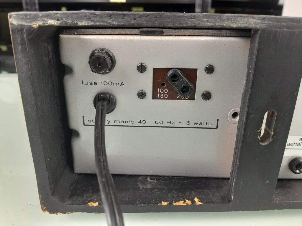 LEAK DELTA AM - FM TUNER