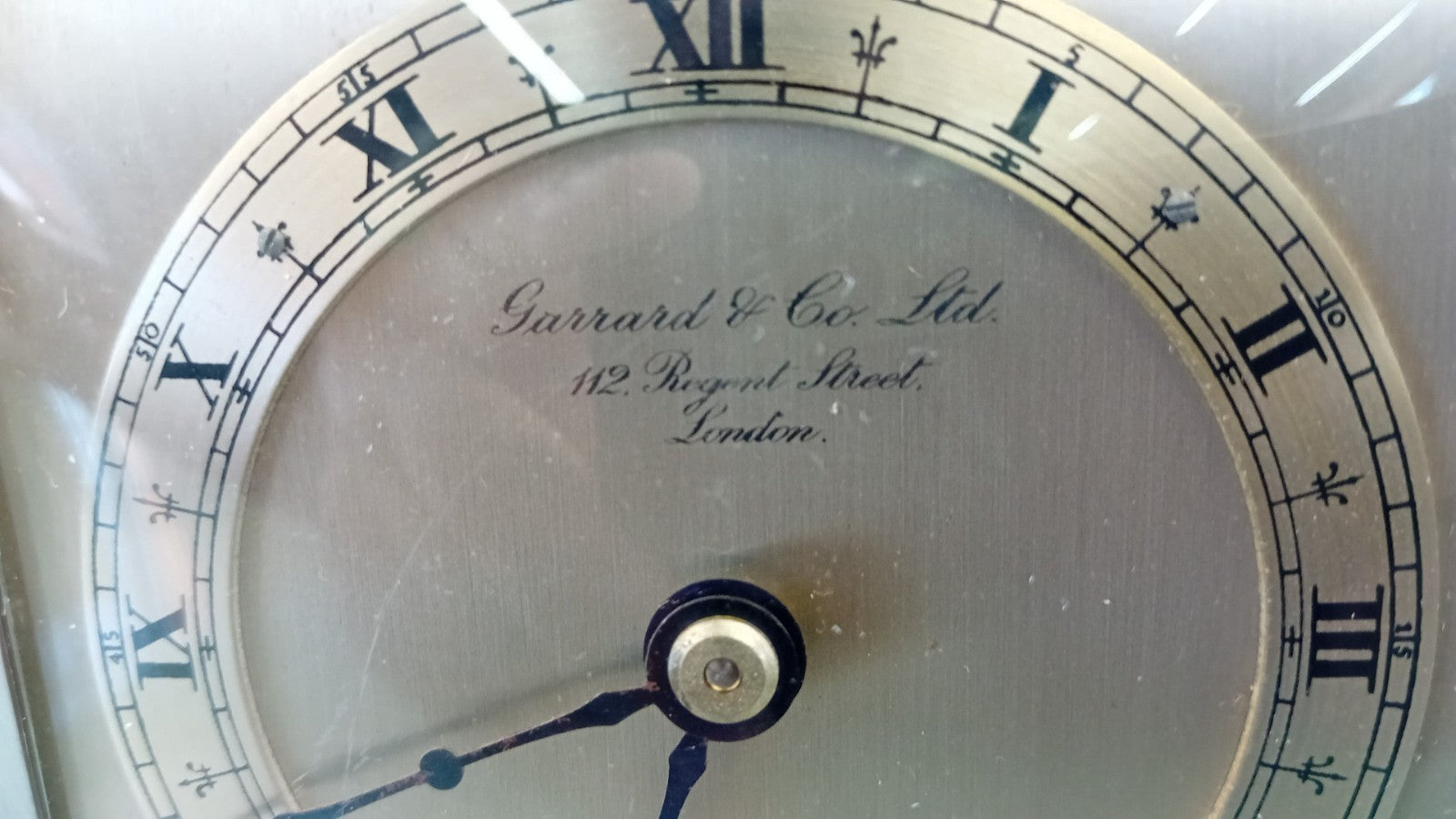 GARRARD & CO LTD AN ELLIOTT CLOCK MANTLE CLOCK