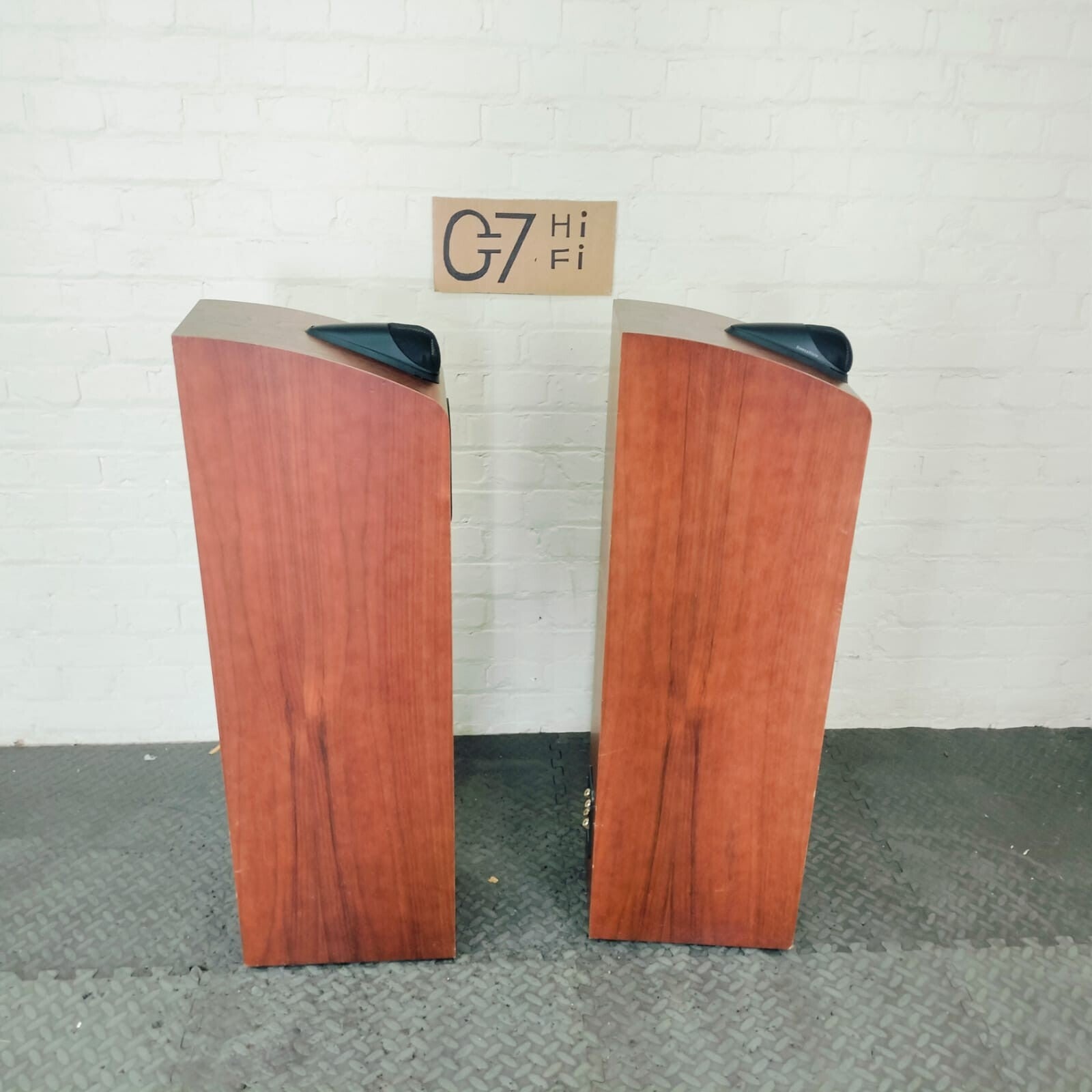 BOWERS & WILKINS B&W 703 FLOOR STANDING SPEAKERS