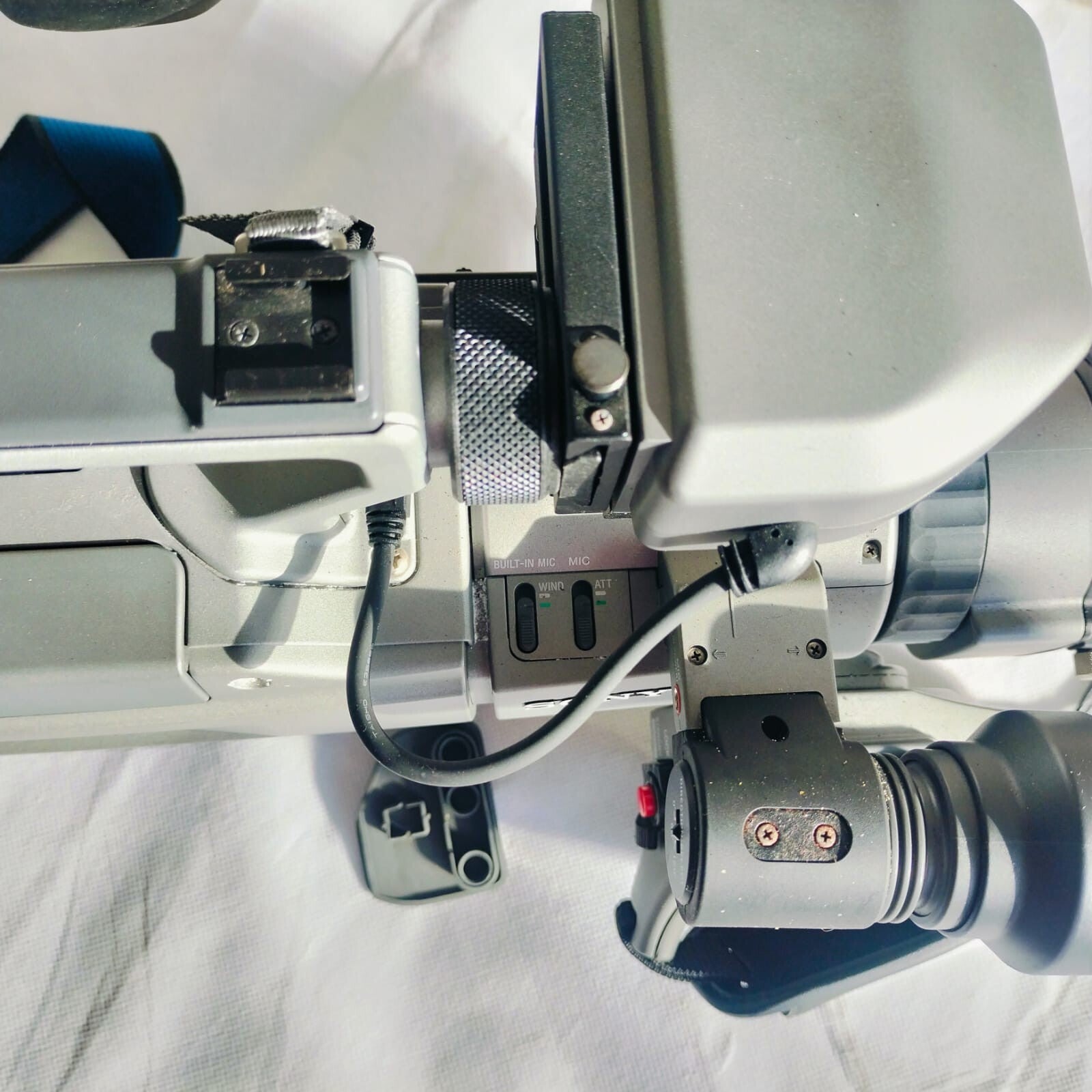 SONY DCR VX9000E DIGITAL VIDEO CAMERA RECORDER 3CCD 20X ZOOM