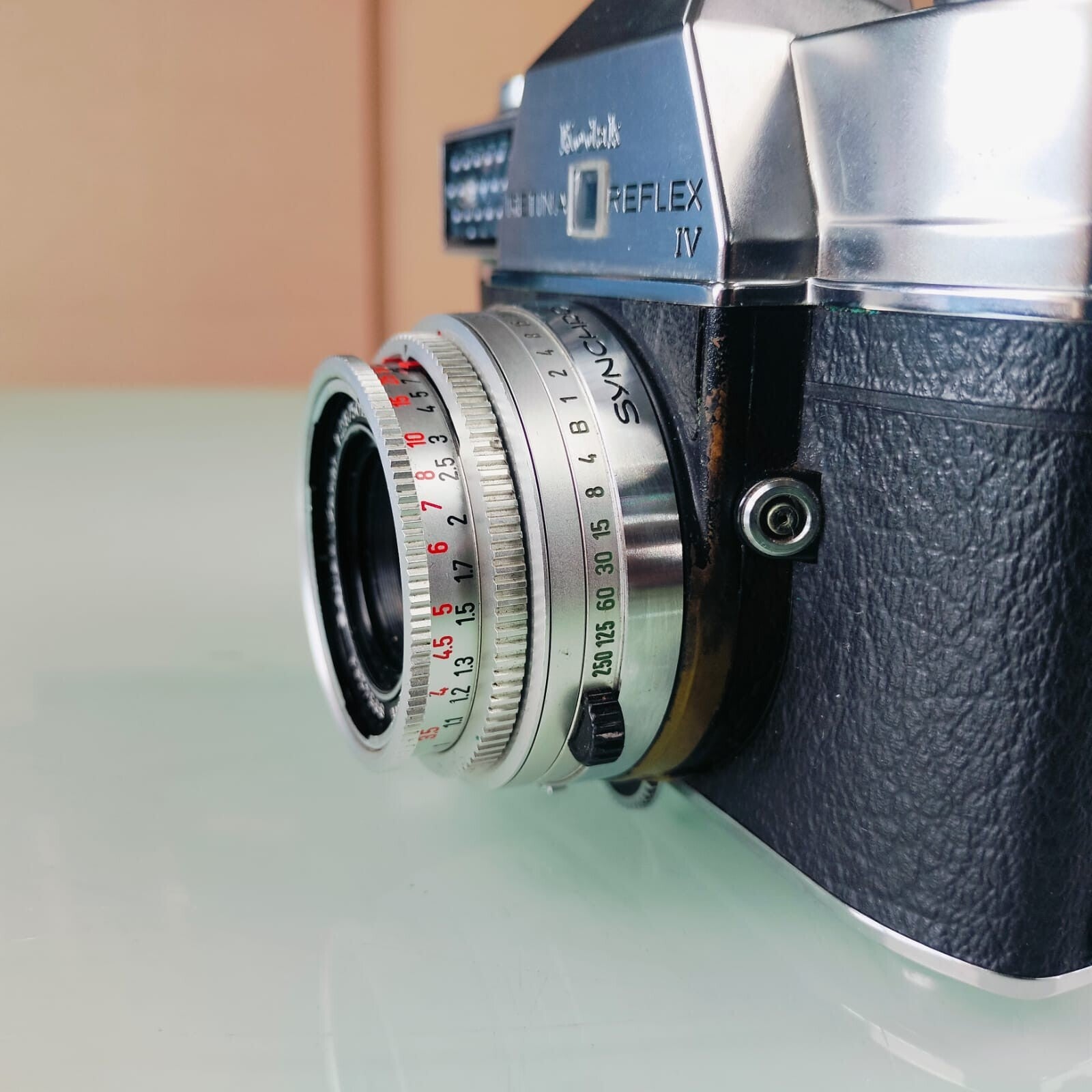 KODAK RETINA REFLEX IV SLR CAMERA WITH SCHNEIDER-KREUZNACH F:2.8 / 50MM LENS